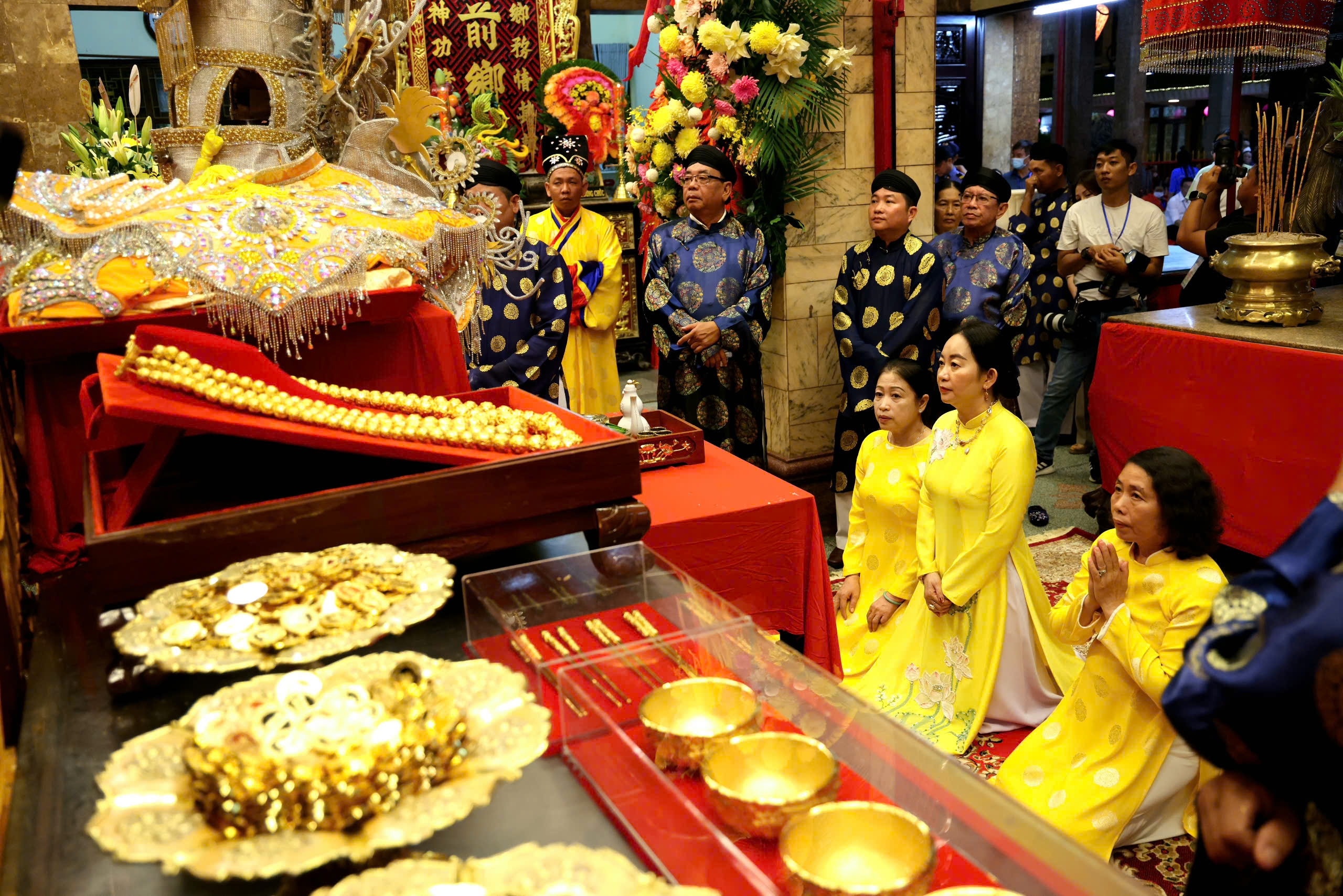 Högtidligt hölls badceremonin för Ba Chua Xu från Samberget - foto 5