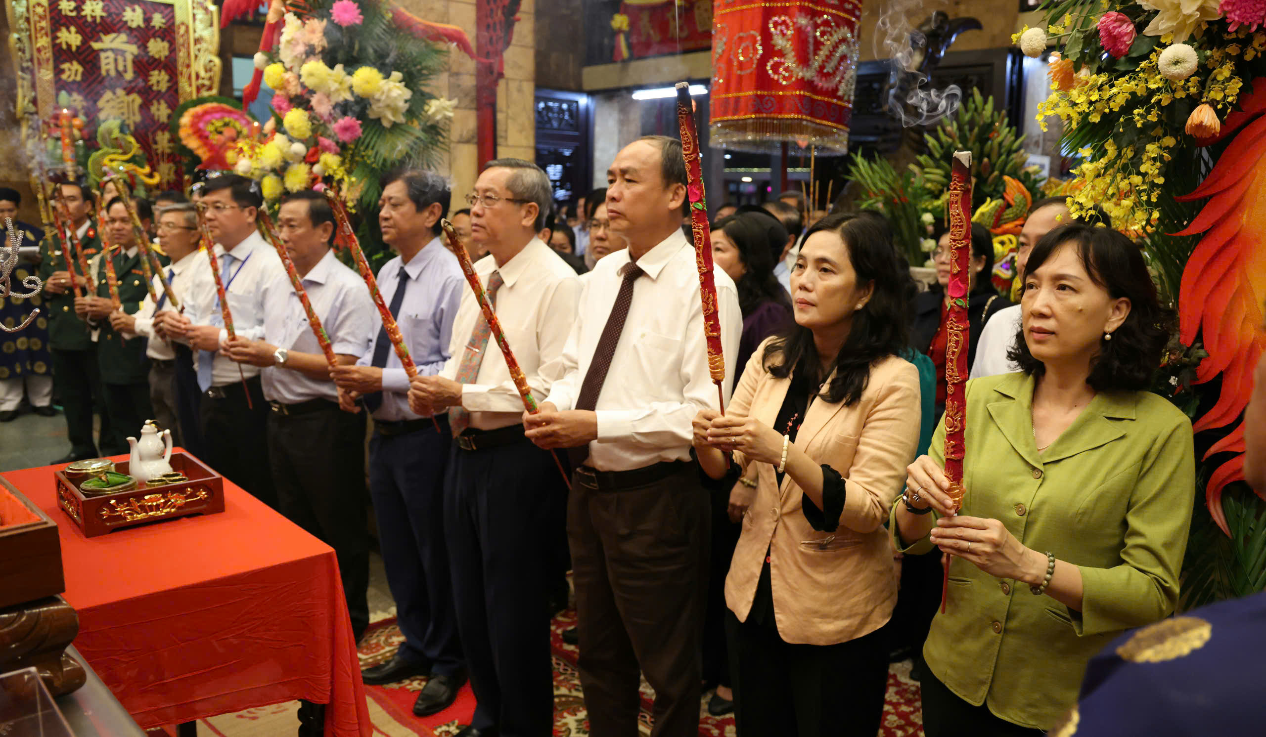 Högtidligt hölls badceremonin för Ba Chua Xu från Samberget - foto 2