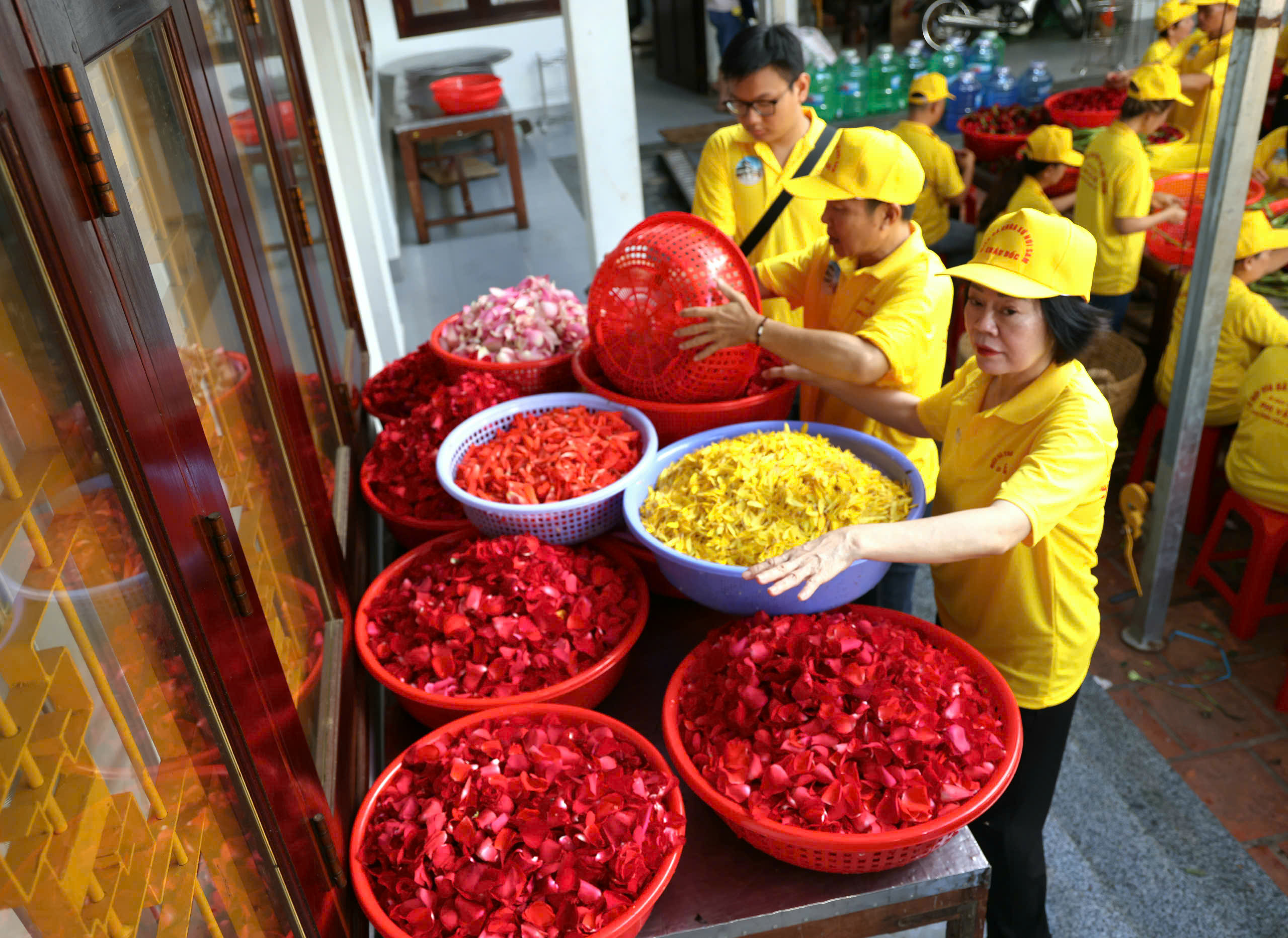 Högtidligt hölls badceremonin för Ba Chua Xu från Samberget - foto 14