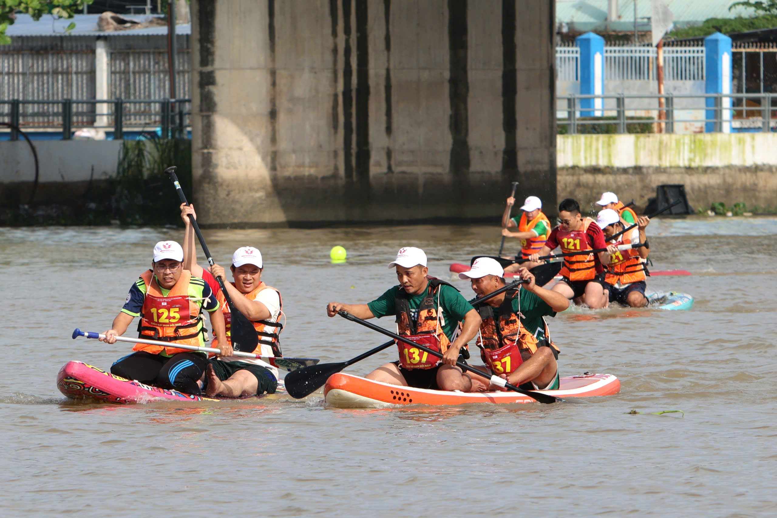 Közel 500 sportoló vesz részt a Can Tho City Open SUP hajóversenyen - 2. kép