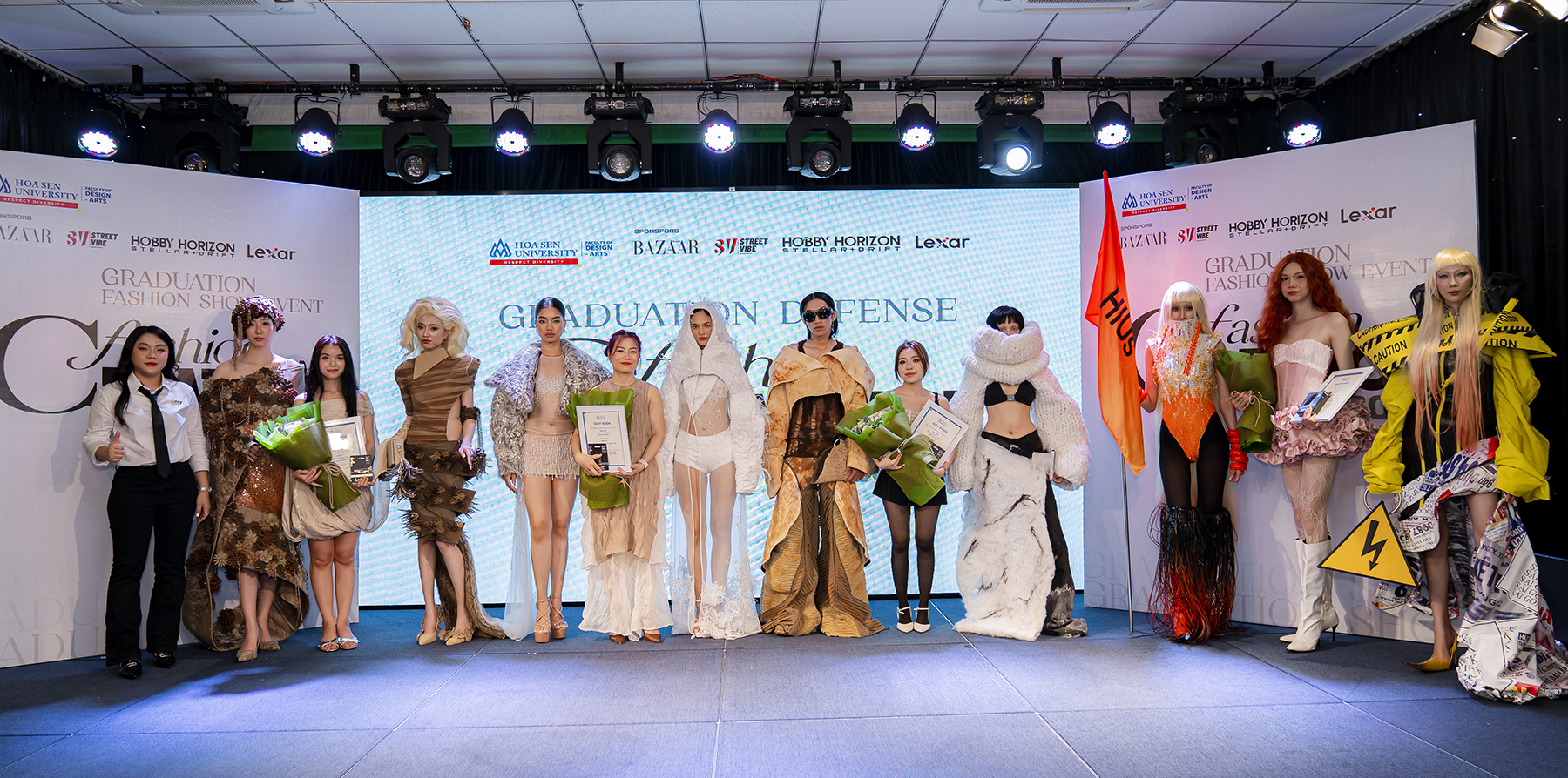 Studenti přinášejí na módní přehlídku absolventské projekty - foto 1