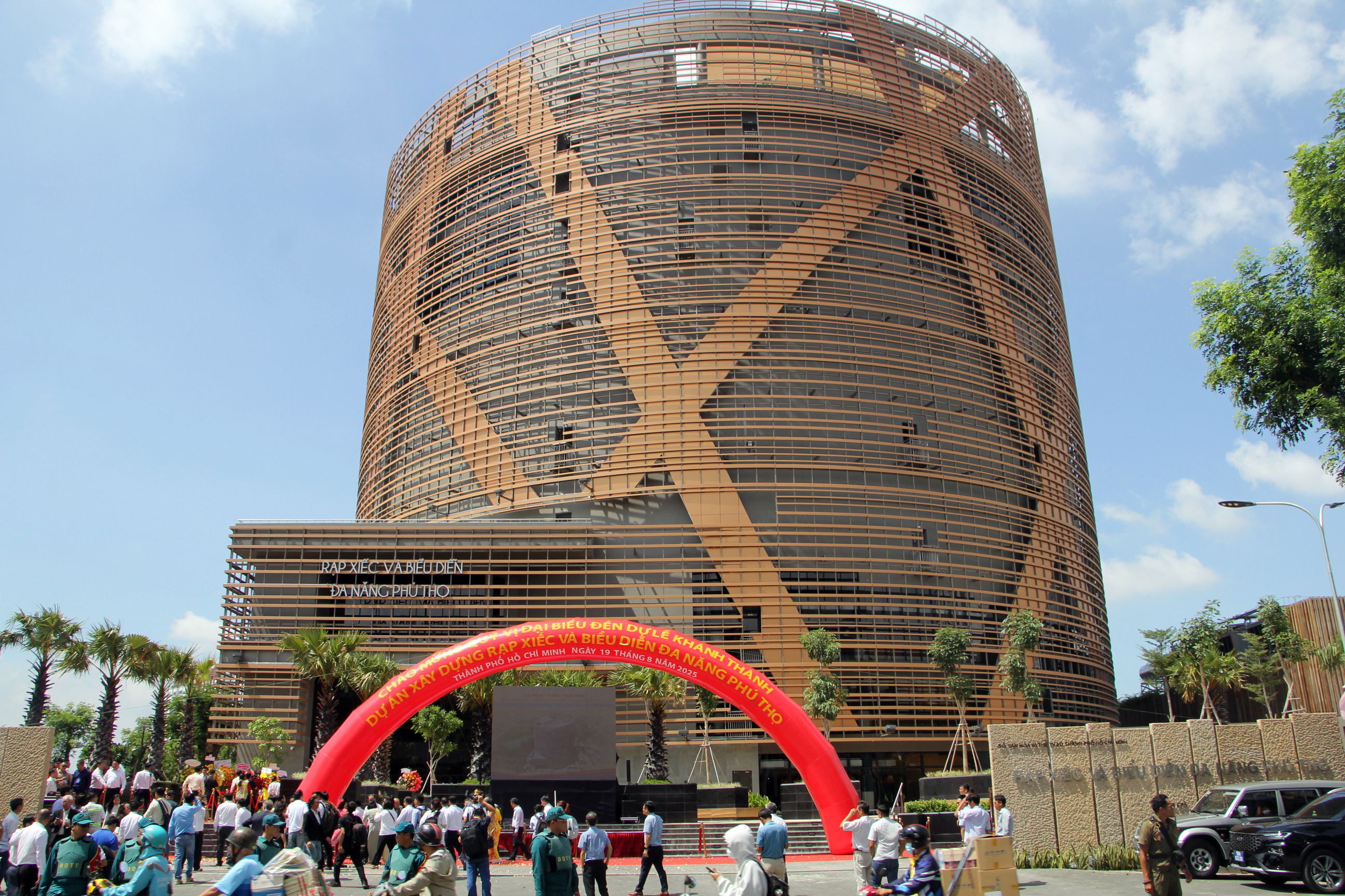 ফু থো সার্কাস এবং বহুমুখী পারফর্মেন্স সেন্টারের উদ্বোধন - ছবি ৭