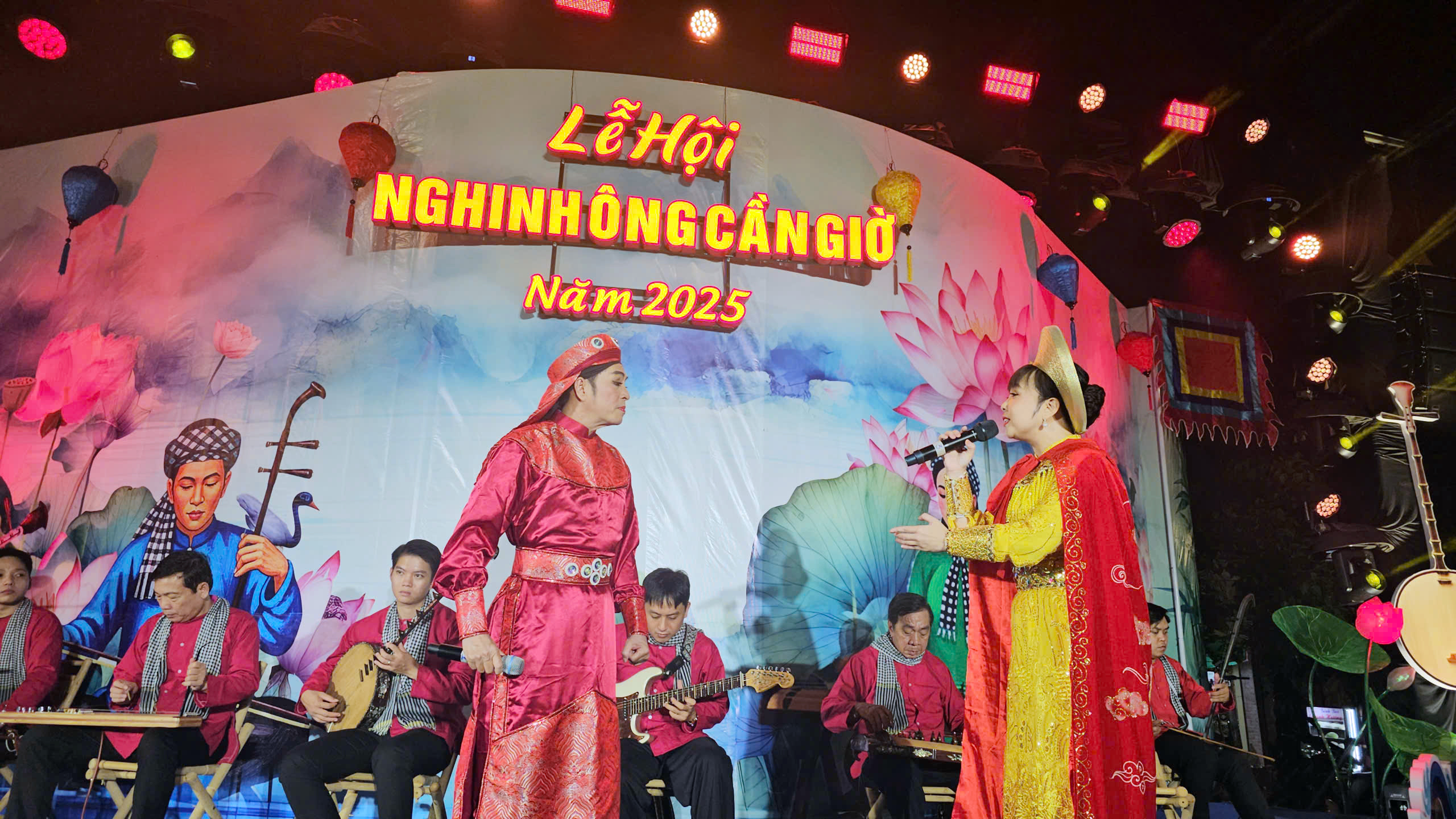 តន្ត្រីប្រជាប្រិយភាគខាងត្បូង និងសិល្បៈហោះហើរខ្លែងបន្ថែមពណ៌ដល់ពិធីបុណ្យ Can Gio Whale Festival 2025 - រូបថត 1