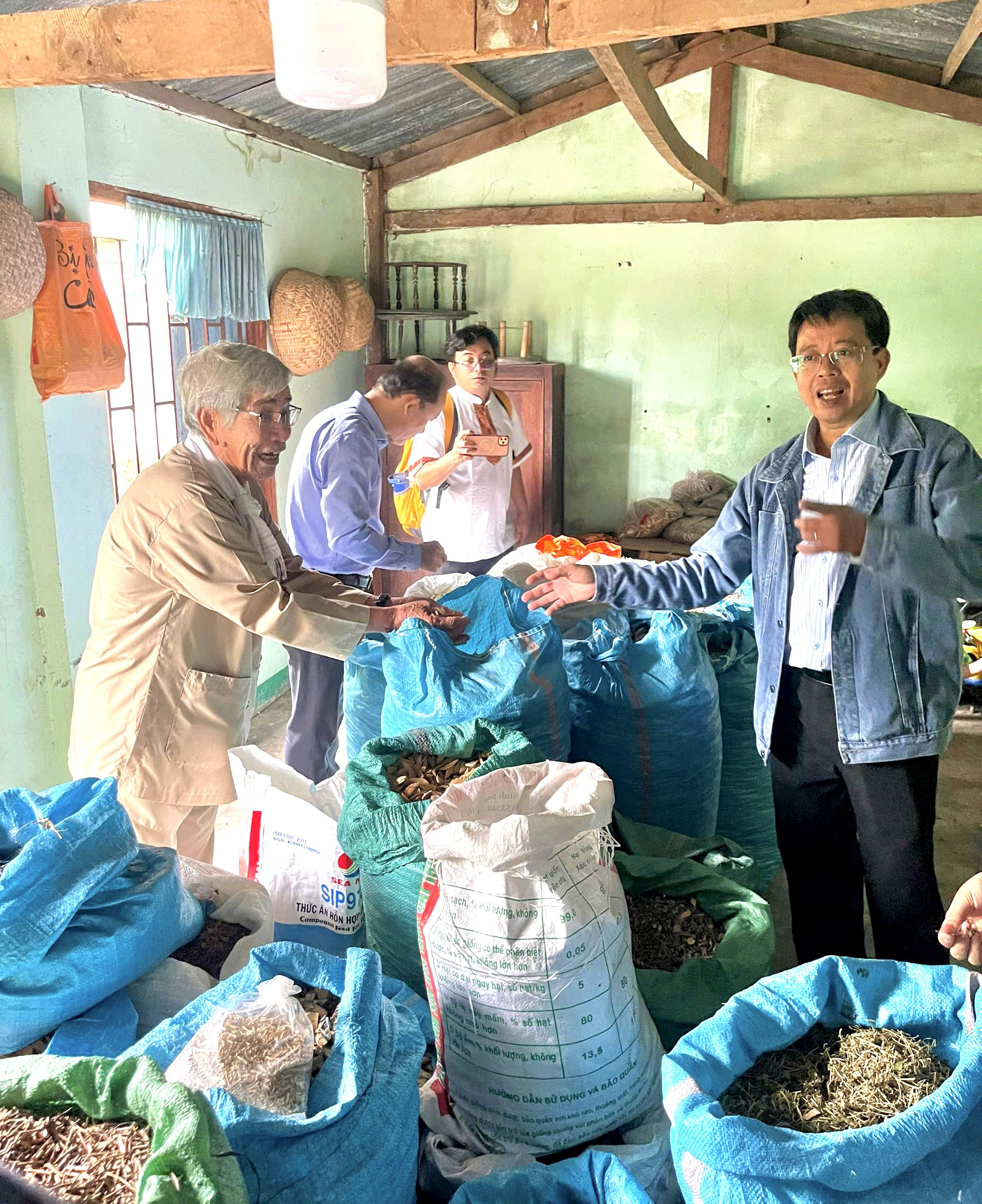 “Đánh thức” tiềm năng du lịch chữa lành từ di sản thuốc Nam của đồng bào Chăm - ảnh 6