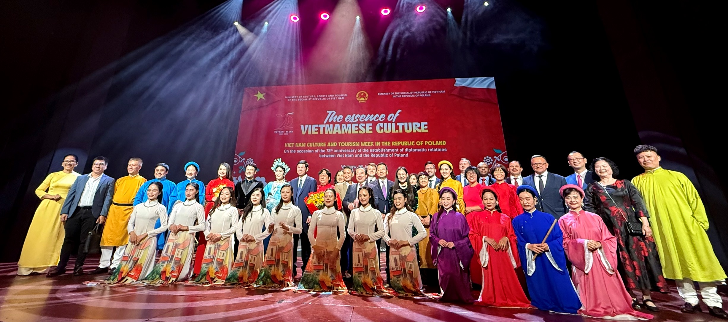 រាត្រីសិល្បៈនៃមិត្តភាព និងមោទនភាព - រូបថតទី ៧