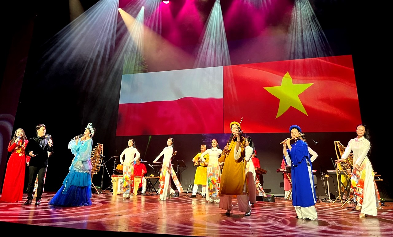 រាត្រីសិល្បៈនៃមិត្តភាព និងមោទនភាព - រូបថតទី 1