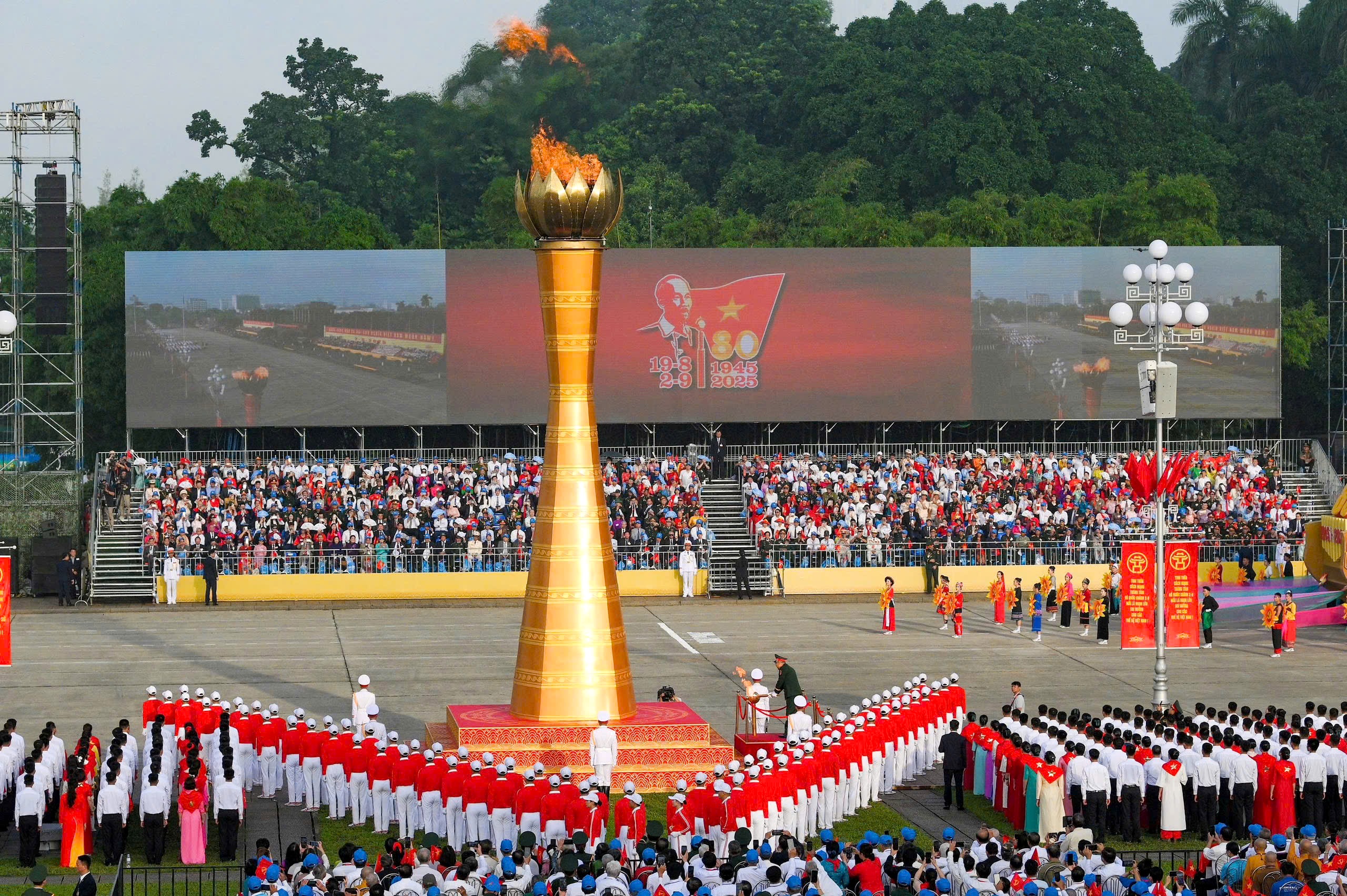 Những biểu tượng của niềm tin và khát vọng tương lai - ảnh 2