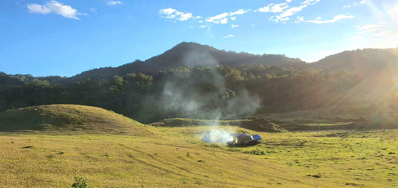 डाक प्लो की विशाल सीमा के मध्य में एक चित्र के समान सुन्दर लघु