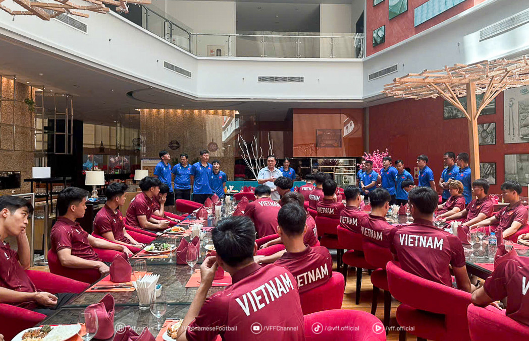 A VFF vezetői meglátogatták és bátorították a vietnami U22-es csapatot a délkelet-ázsiai torna előtt - 1. kép