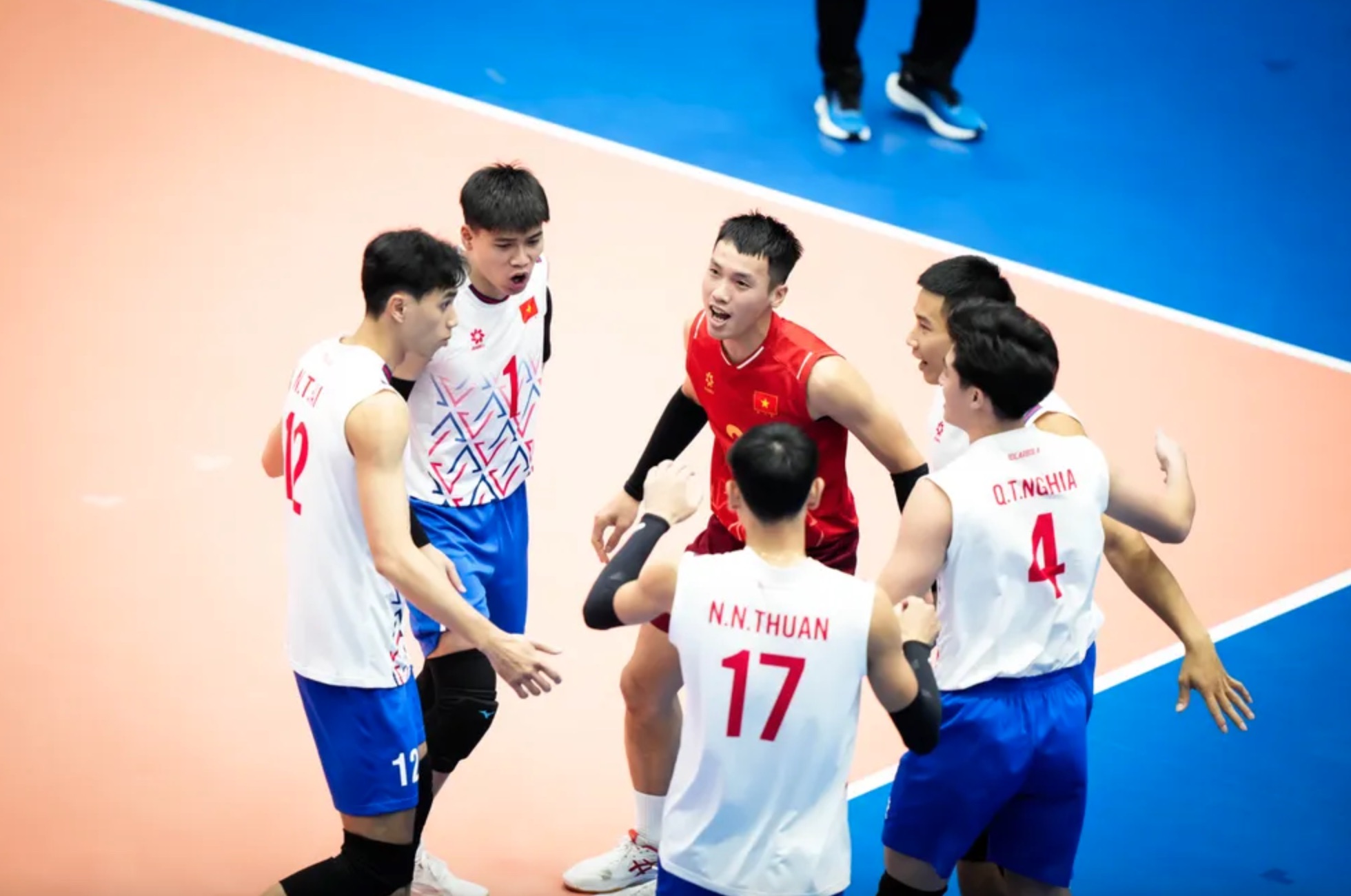 Tim voli putra Vietnam mengalahkan Thailand di SEA V.League 2025 - foto 1