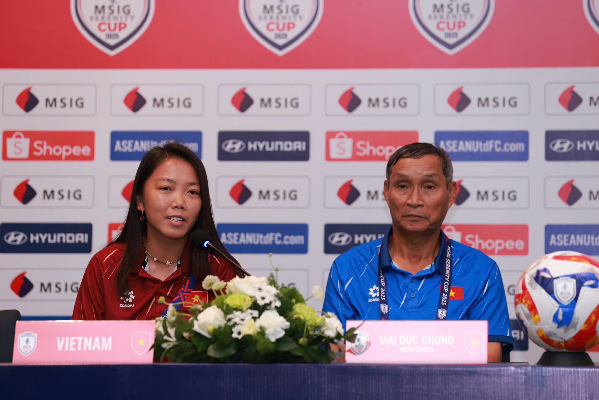 ក្រុមបាល់ទាត់នារីវៀតណាមត្រៀមខ្លួនសម្រាប់ការប្រកួតអាស៊ីអាគ្នេយ៍ឆ្នាំ ២០២៥ - រូបថត ១