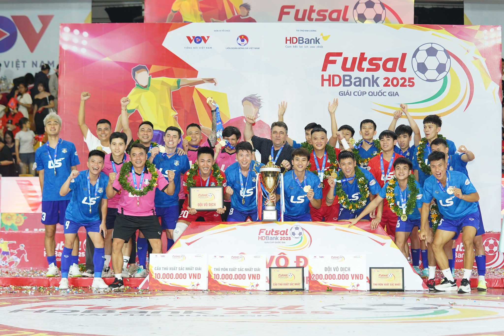 Thai Son Bac berhasil mempertahankan gelar juara Piala Futsal Nasional 2025 - foto 3