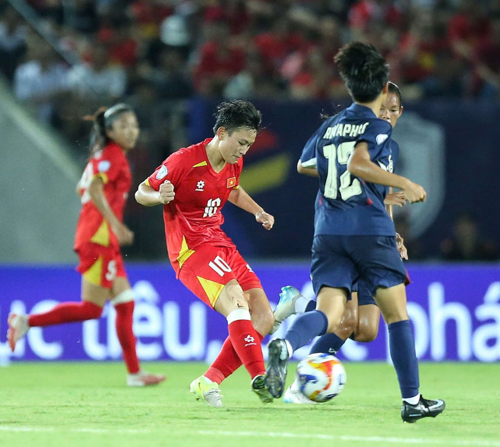 Tehnologia VAR va fi aplicată începând cu semifinalele Campionatului de fotbal feminin din Asia de Sud-Est din 2025 - foto 1