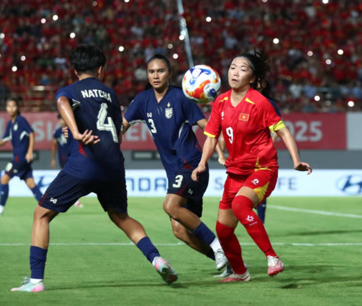 Ao derrotar a Tailândia, a seleção feminina de futebol do Vietnã conquistou a medalha de bronze do Sudeste Asiático - foto 3