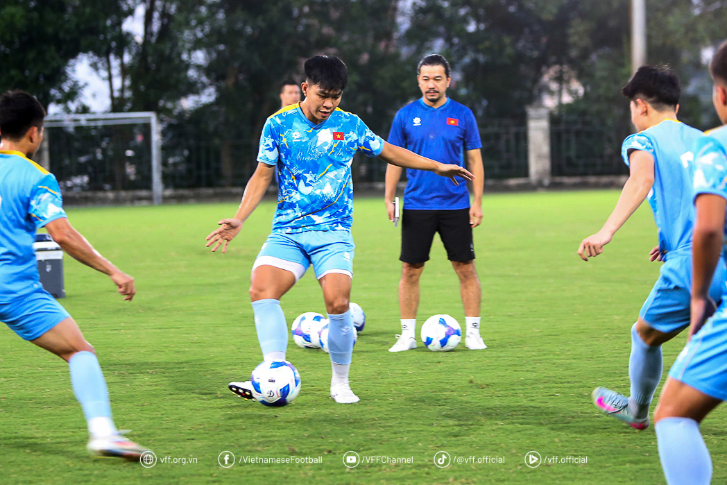 Środkowy obrońca Wietnamu U23 ostrożny wobec Singapuru U23 - zdjęcie 2
