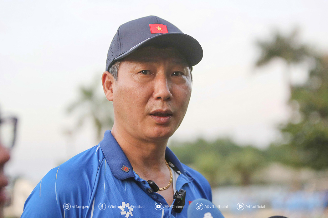 Antrenör Kim Sang-sik, taraftarların U23 Vietnam'ı