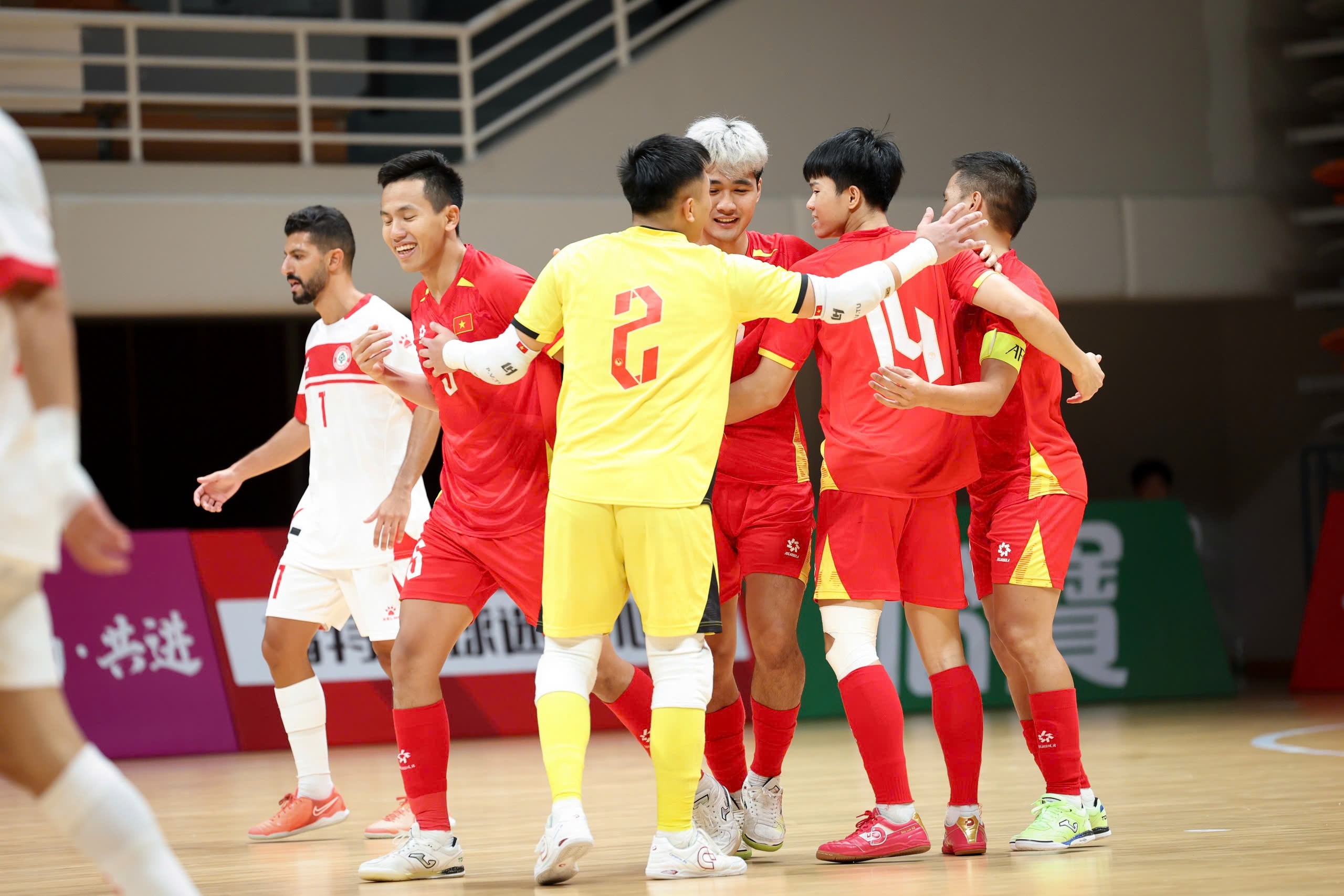 Vietnamský futsalový tým po vítězství ve všech 3 zápasech postupuje do asijského finále 2026 - foto 2