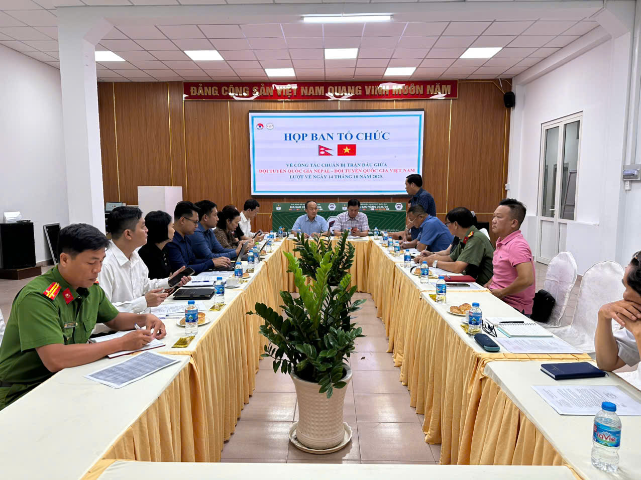 Déploiement des équipements pour les deux matchs entre le Vietnam et le Népal dans le cadre des qualifications pour la Coupe d'Asie 2027 - photo 1