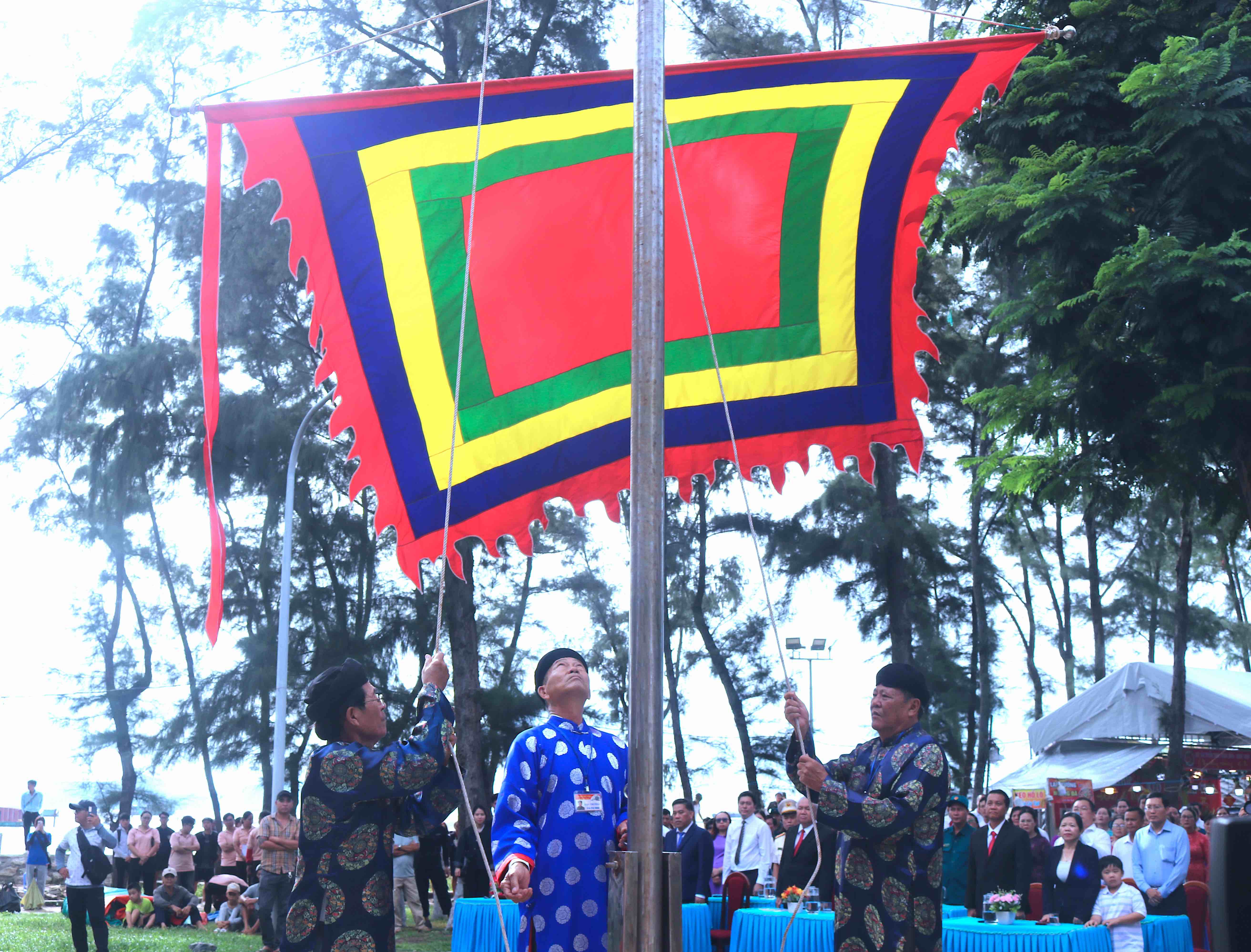 សកម្មភាពកីឡាដ៏គួរឱ្យរំភើបនៅពិធីបុណ្យត្រីបាឡែន - Can Gio 2025 - រូបថត 1