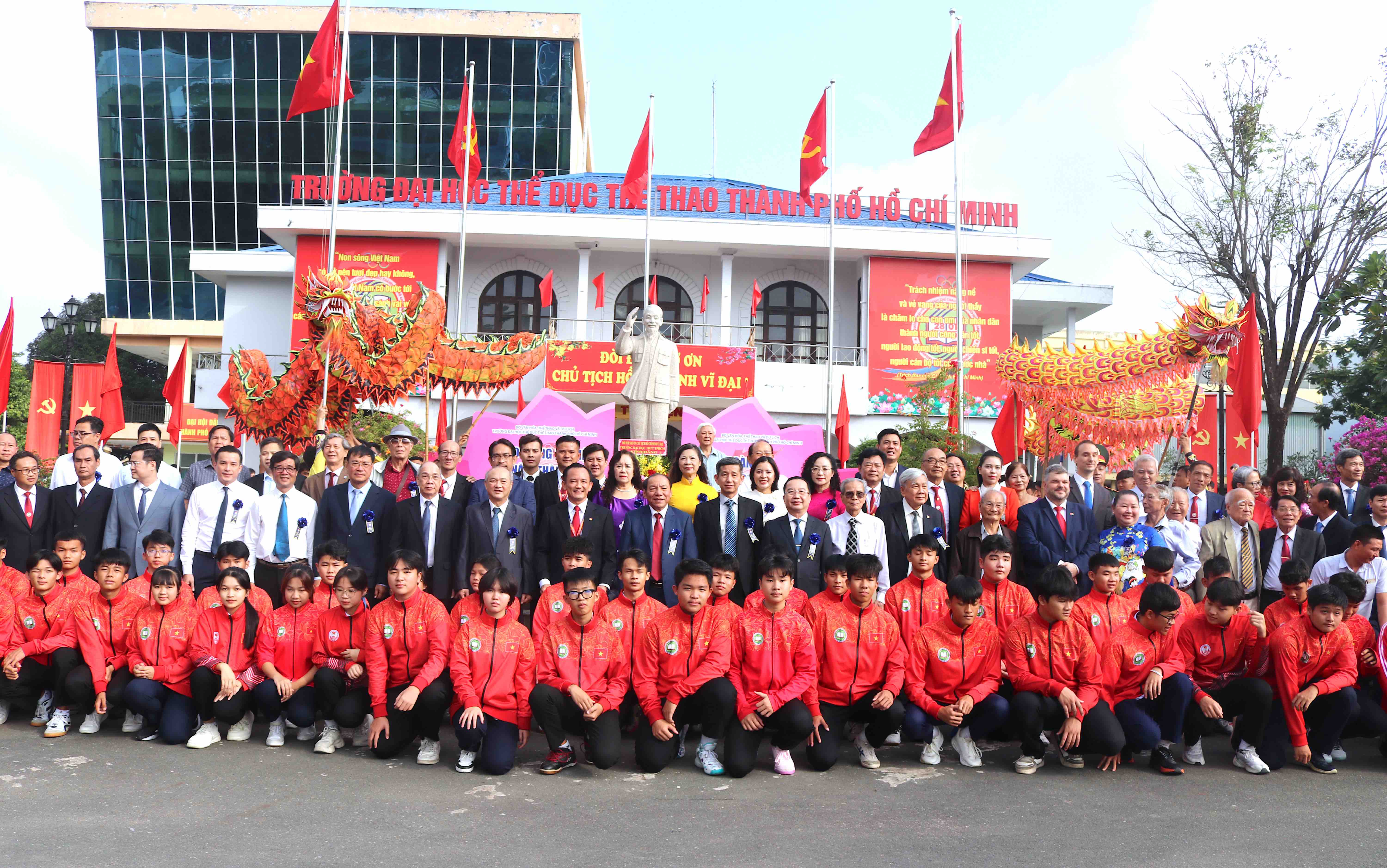 אוניברסיטת הו צ'י מין סיטי לחינוך גופני וספורט חוגגת 50 שנה להיווסדה ...