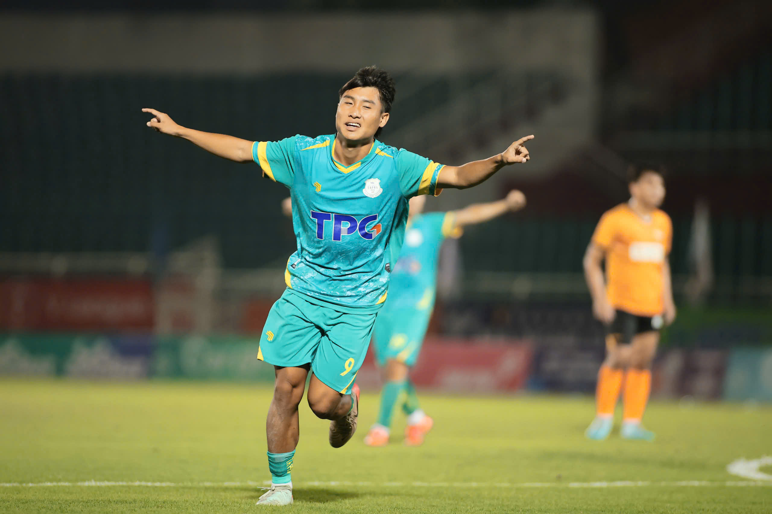 Sôi động Giải bóng đá Tứ hùng - Care For Việt Nam Cup 2026 - ảnh 1