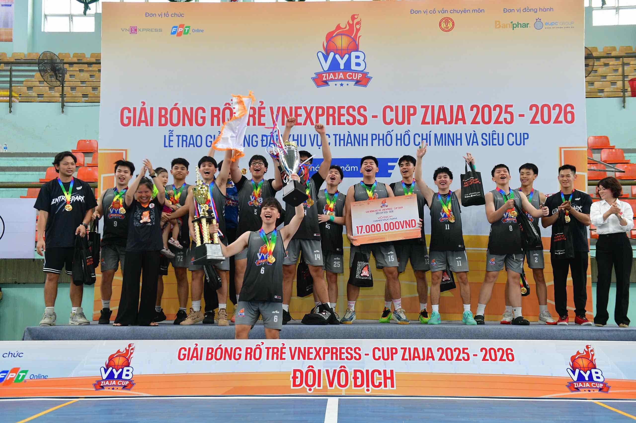 Bế mạc Giải bóng rổ Trẻ VnExpress - Cúp Ziaja mùa giải 2025-2026