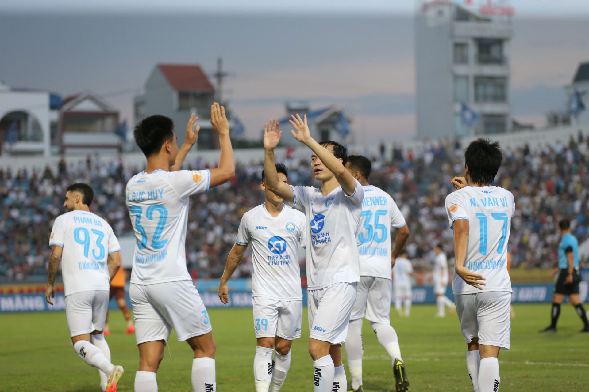 いかなる個人も集団より偉大ではない - 画像1