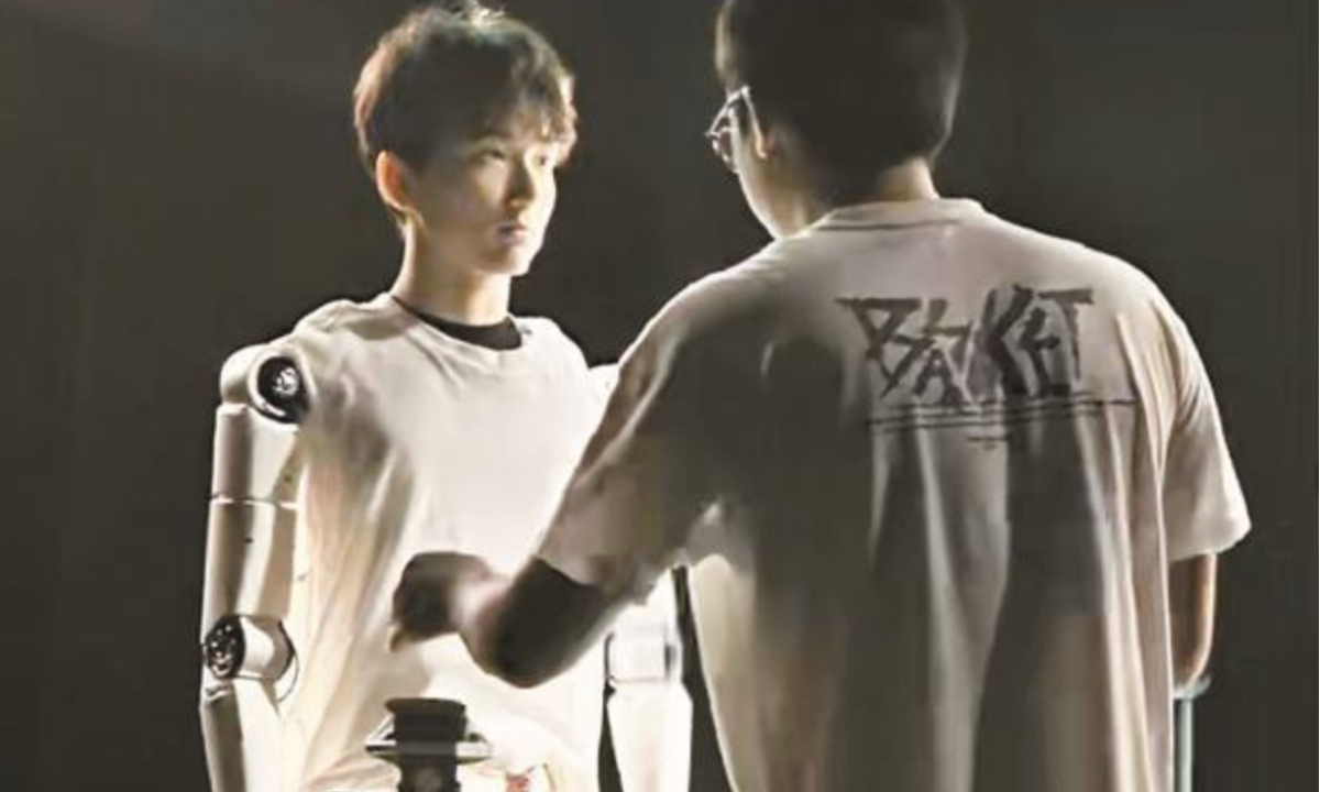 Chiny ogłaszają, że pierwszy robot ze sztuczną inteligencją będzie kontynuował doktorat – zdjęcie 1