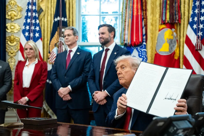 ប្រធានាធិបតី Trump ចុះហត្ថលេខាលើក្រឹត្យអនុម័តកិច្ចព្រមព្រៀង TikTok US ដែលមានតម្លៃ 14 ពាន់លានដុល្លារ - រូបថត 1