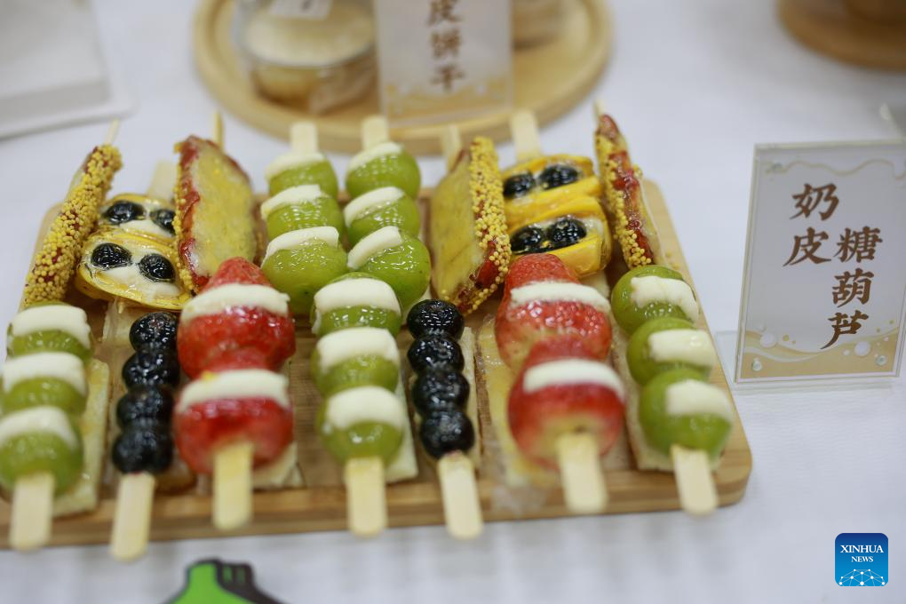 Váng sữa Mông Cổ “lên ngôi”, kéo du lịch ẩm thực Nội Mông khởi sắc - ảnh 1