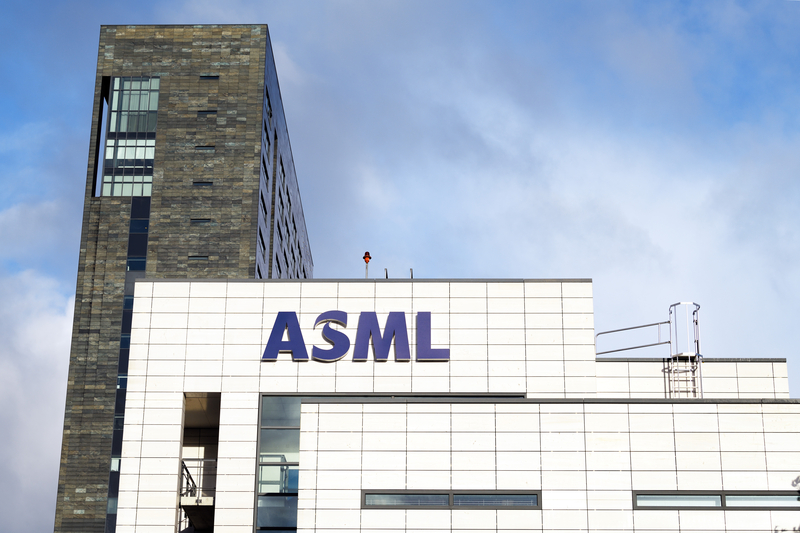 ASML thưởng 20.000 euro giữ chân nhân viên: Cuộc đua nhân lực chip tăng nhiệt - ảnh 1