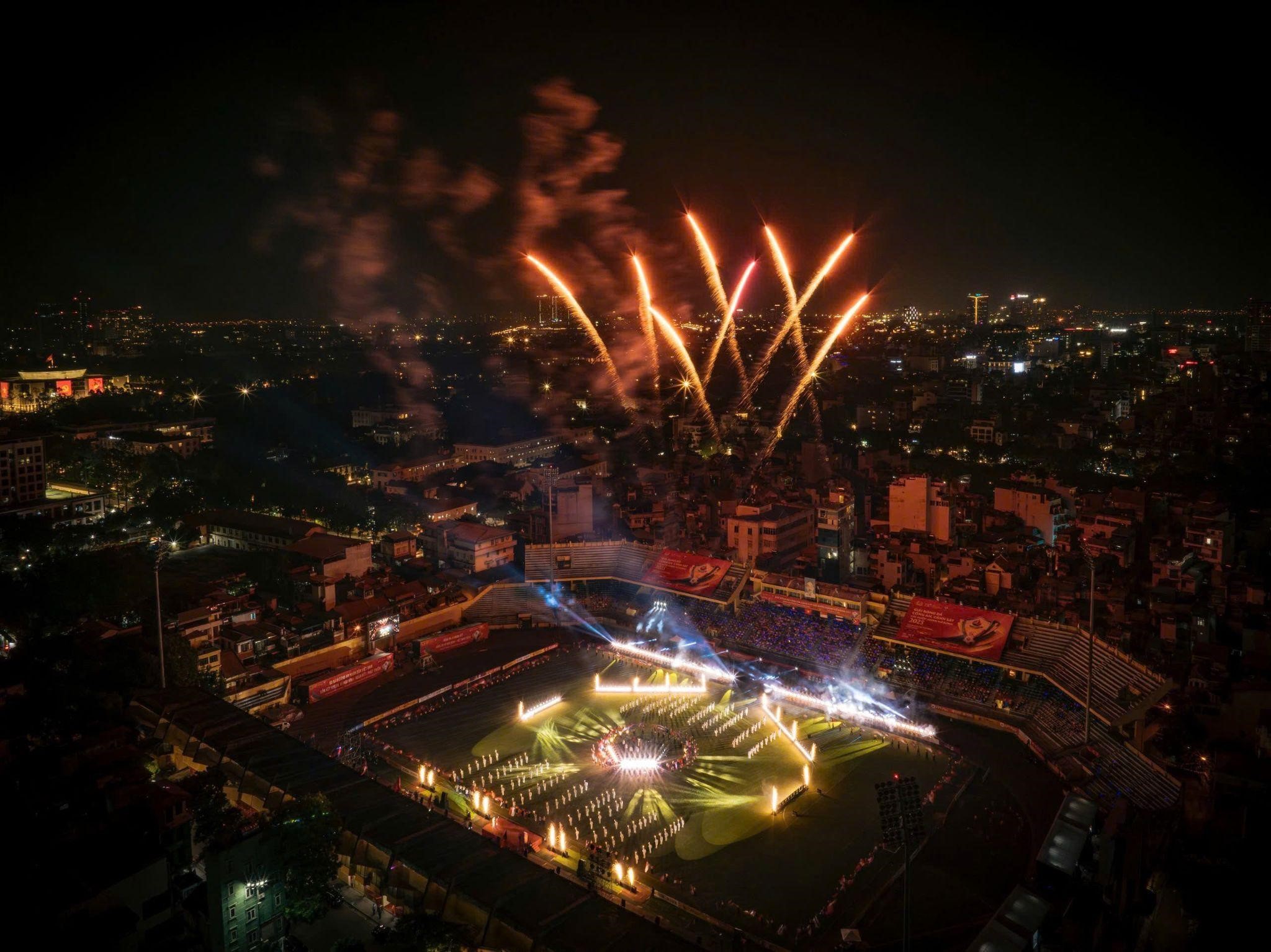무대 중앙에 서지 못한 사람들의 이야기: 축구 대회 개막전의 화려한 밤을 장식한 이야기 - 사진 3