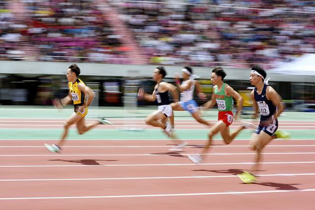 ក្មេងអាយុ 16 ឆ្នាំរត់ 100 ម៉ែត្រក្នុងរយៈពេល 10 វិនាទី