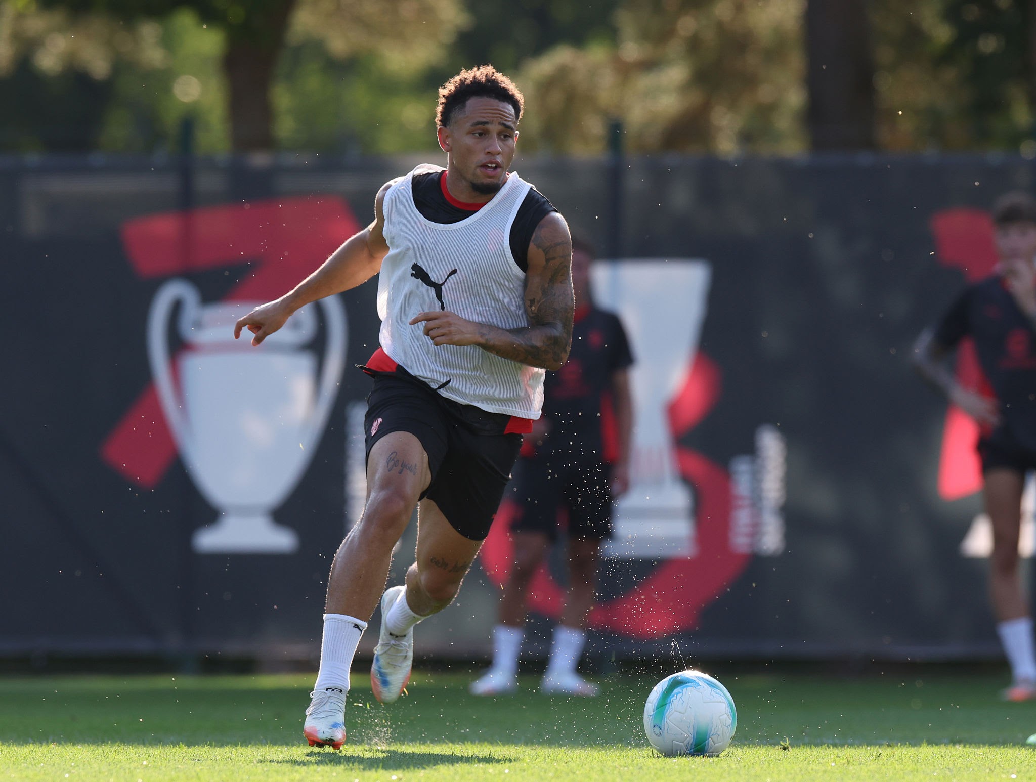 ຂ່າວການຍົກຍ້າຍບານເຕະວັນທີ 19 ສິງຫາ: ເກັບກ່ຽວເຂົ້າທີ່ບໍ່ສຸກ, ລິເວີພູນໄດ້ເງິນຫຼາຍກວ່າ 20 ລ້ານເອີໂຣ - ຮູບທີ 1