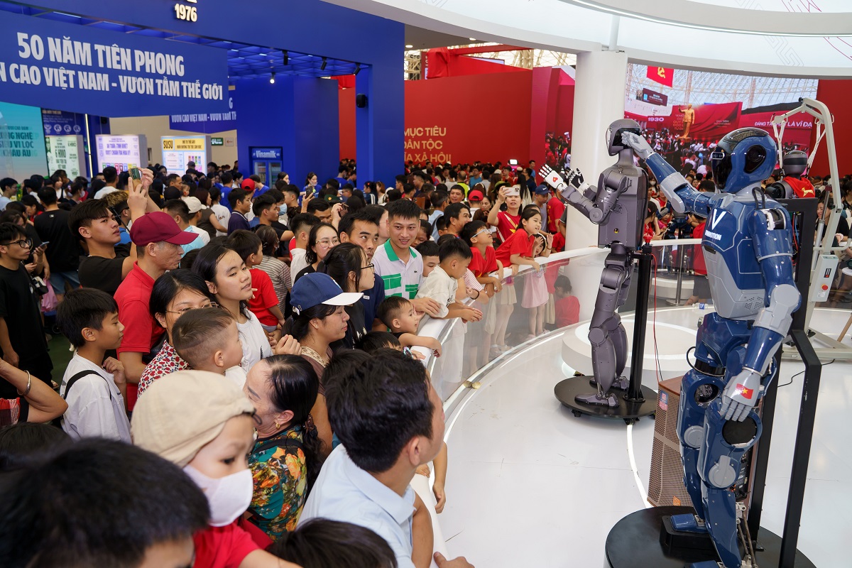 ចំណាប់អារម្មណ៍ពីការតាំងពិព័រណ៍សមិទ្ធិផលជាតិ៖ ជំហានឆ្ពោះទៅមុខសម្រាប់ឧស្សាហកម្មវប្បធម៌វៀតណាម - រូបថត ២