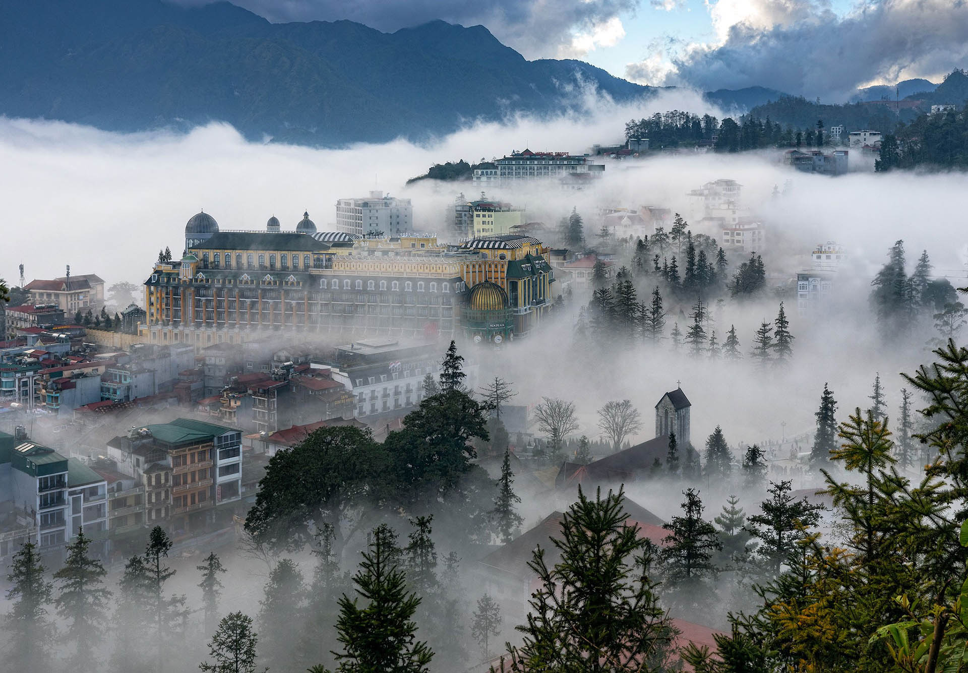 Tourism news headlines on April 9: Sa Pa among the most beautiful cities on the planet.