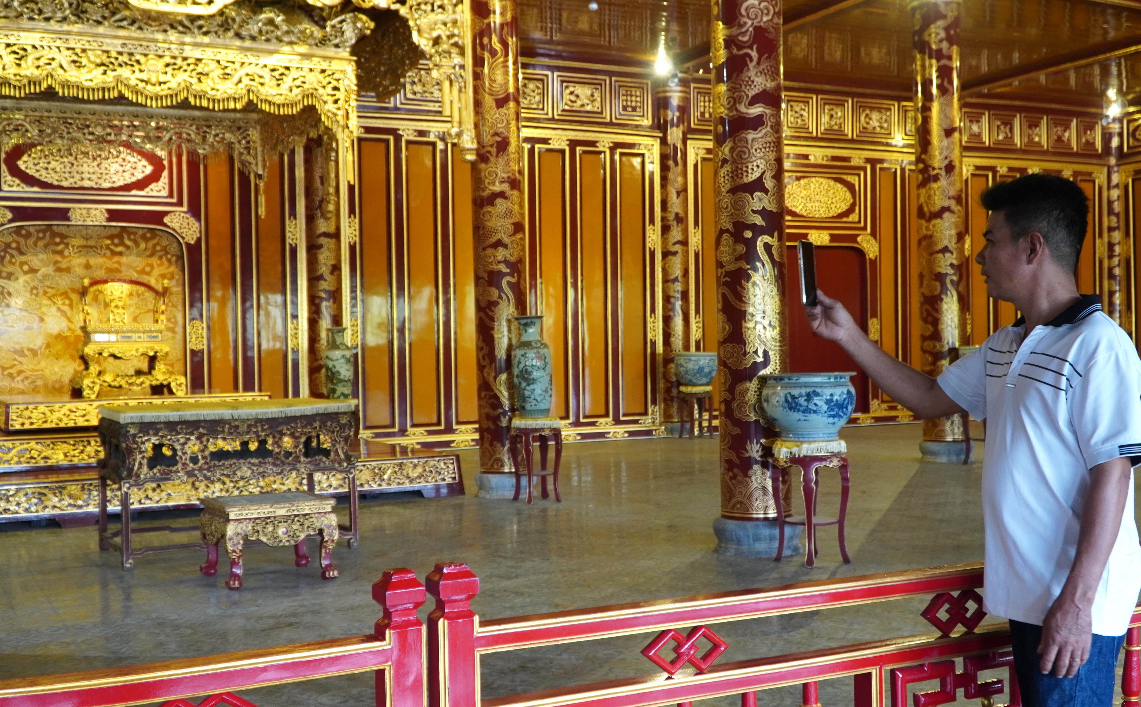 12 thành viên Hội đồng đánh giá để phục chế Ngai vua triều Nguyễn là ai? - ảnh 2