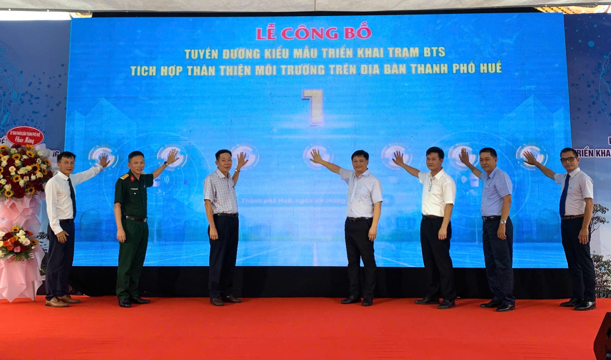 ह्यू: मॉडल रूट पर पर्यावरण के अनुकूल एकीकृत बीटीएस स्टेशन स्थापित - फोटो 1