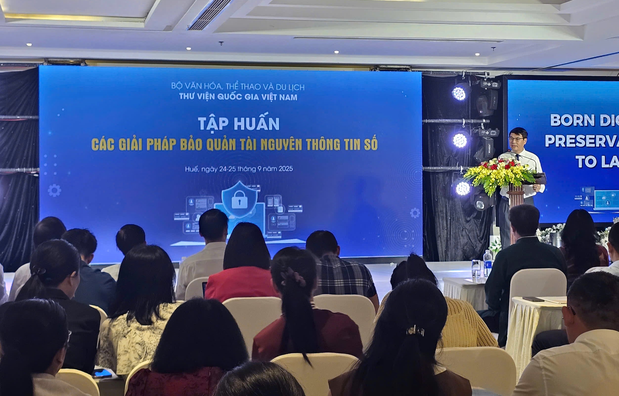 វគ្គបណ្តុះបណ្តាលស្តីពីការរក្សាទុកធនធានព័ត៌មានឌីជីថលសម្រាប់បុគ្គលិកបណ្ណាល័យ - រូបថត ១