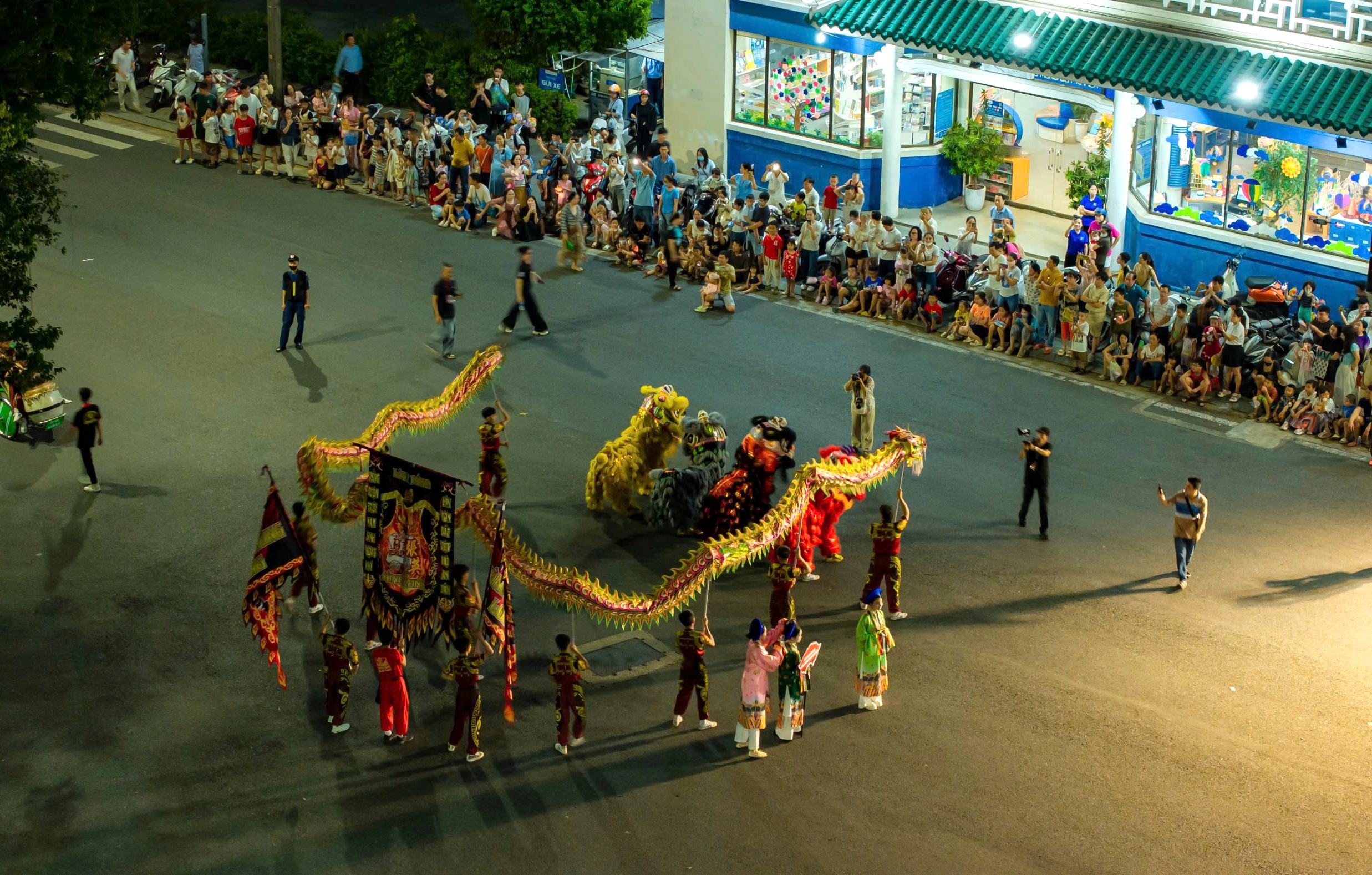 តោ - តោ - ការសម្តែងនាគដើម្បីបម្រើសហគមន៍ក្នុងពិធីបុណ្យពាក់កណ្តាលរដូវស្លឹកឈើជ្រុះ - រូបថត 2