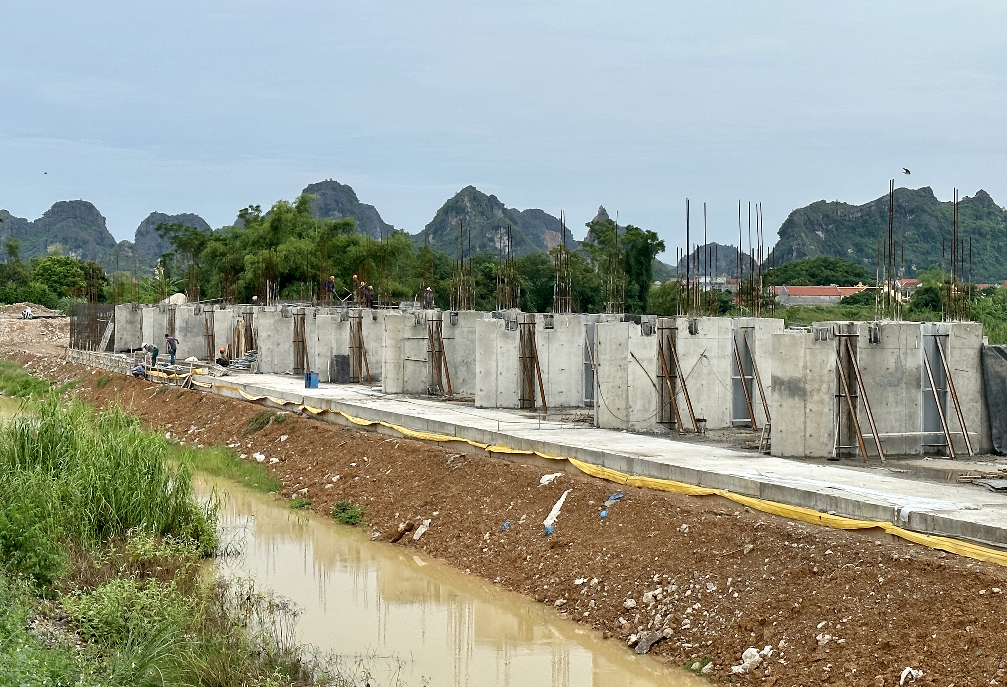 Ninh Bình: Đẩy nhanh tiến độ các dự án trọng điểm phòng, chống thiên tai - ảnh 1