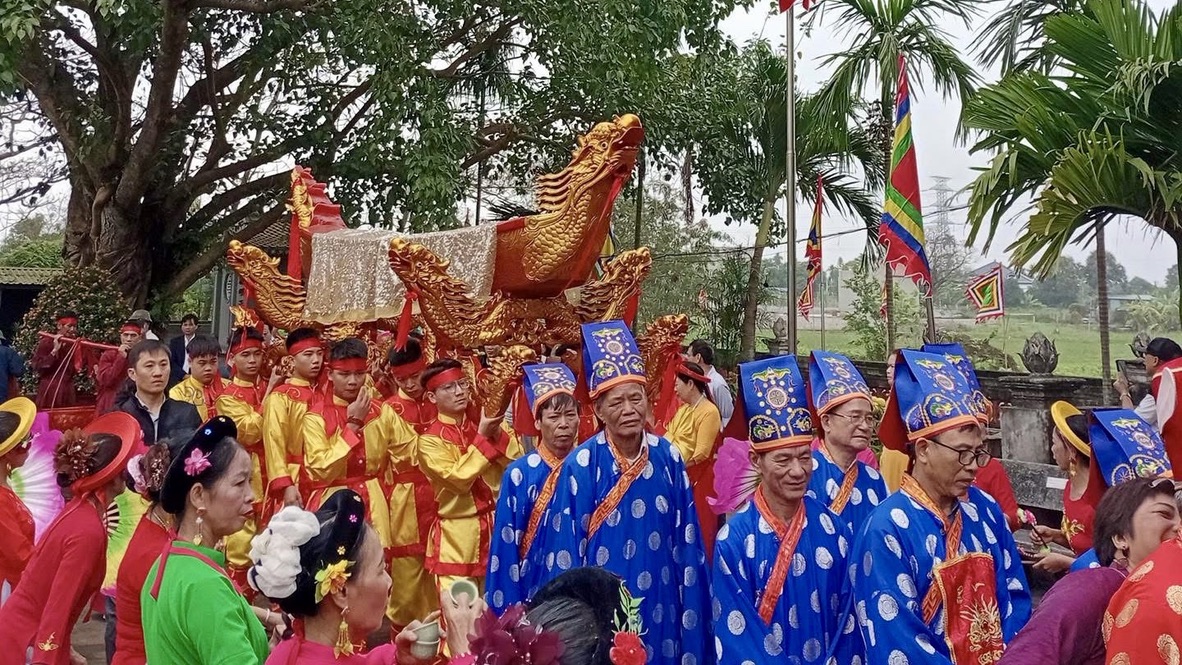 Độc đáo Lễ rước nước, tế cá tại đền Trần