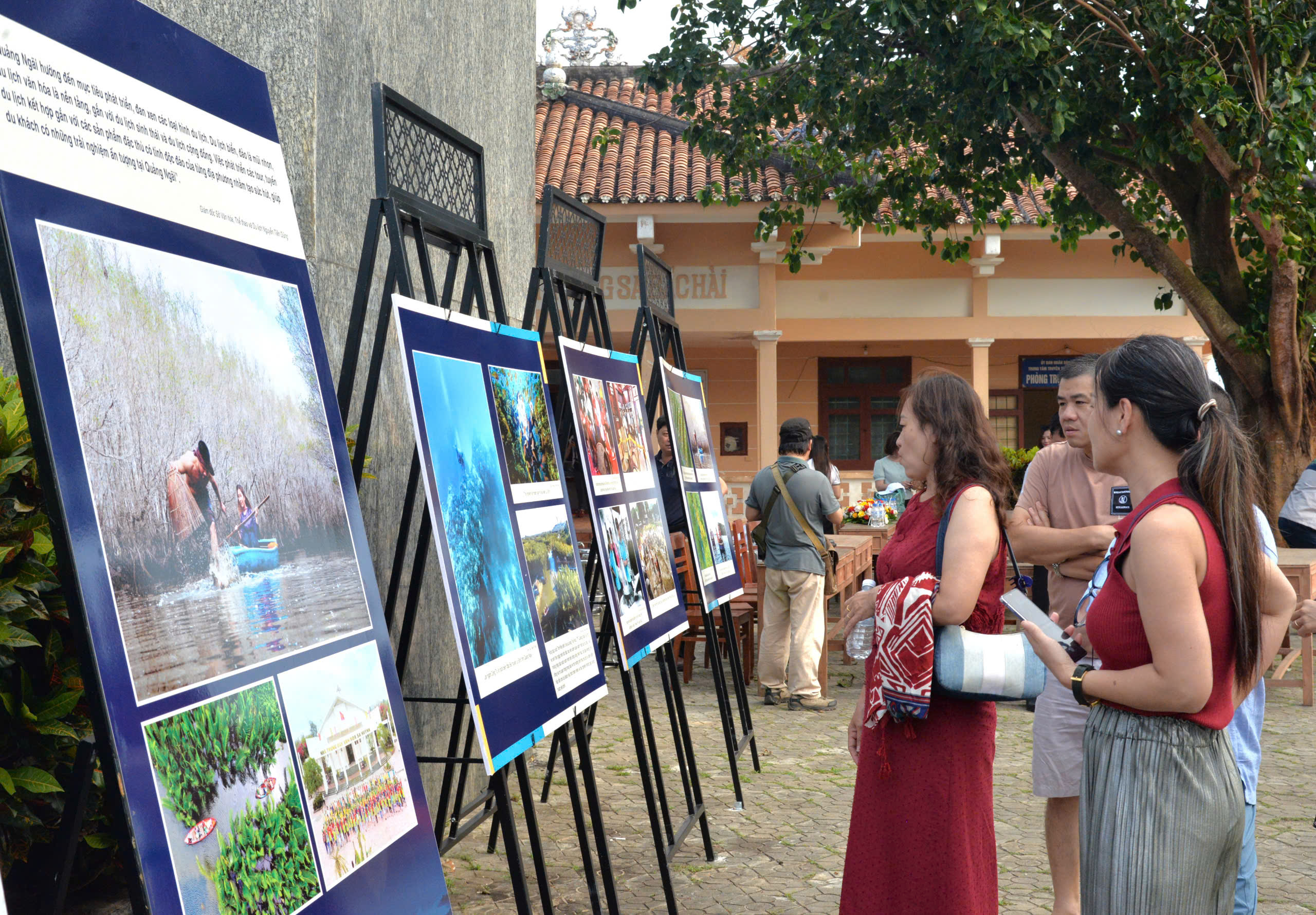 Vernisáž tematické výstavy „Turismus v Quang Ngai – atrakce z dědictví a identity“ – foto 4