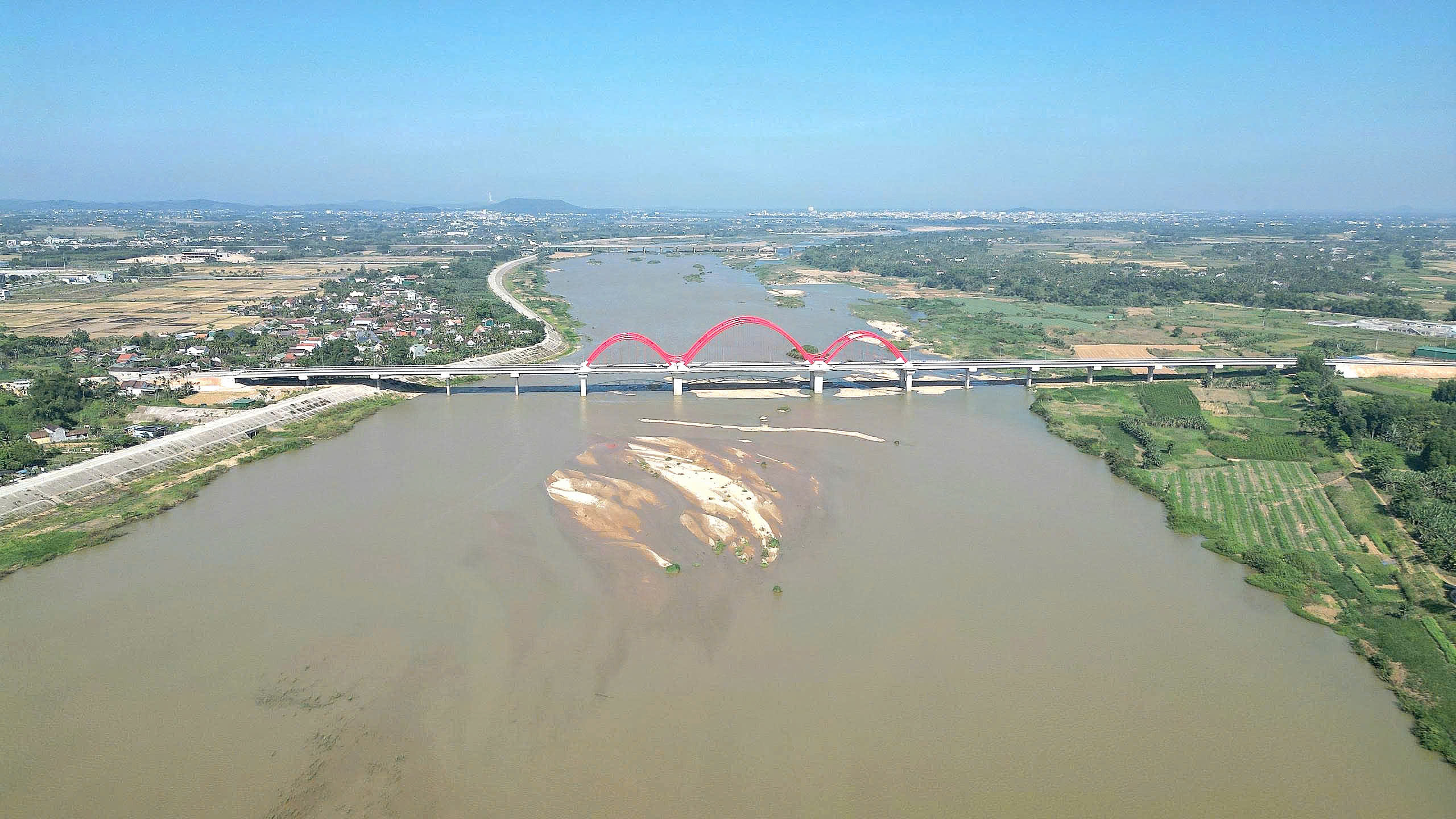 ខេត្ត Quang Ngai អនុវត្តសកម្មភាពជាច្រើនដើម្បីអបអរសាទរខួបលើកទី 80 នៃបដិវត្តន៍ខែសីហា និងទិវាជាតិ ថ្ងៃទី 2 ខែកញ្ញា - រូបថត 3