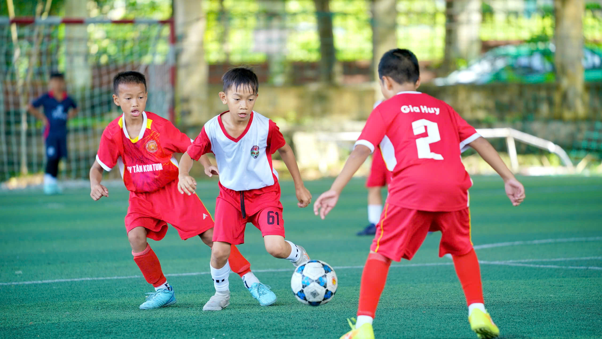 Turnamen Sepak Bola Pemuda dan Anak-anak Quang Ngai 2025 - foto 3