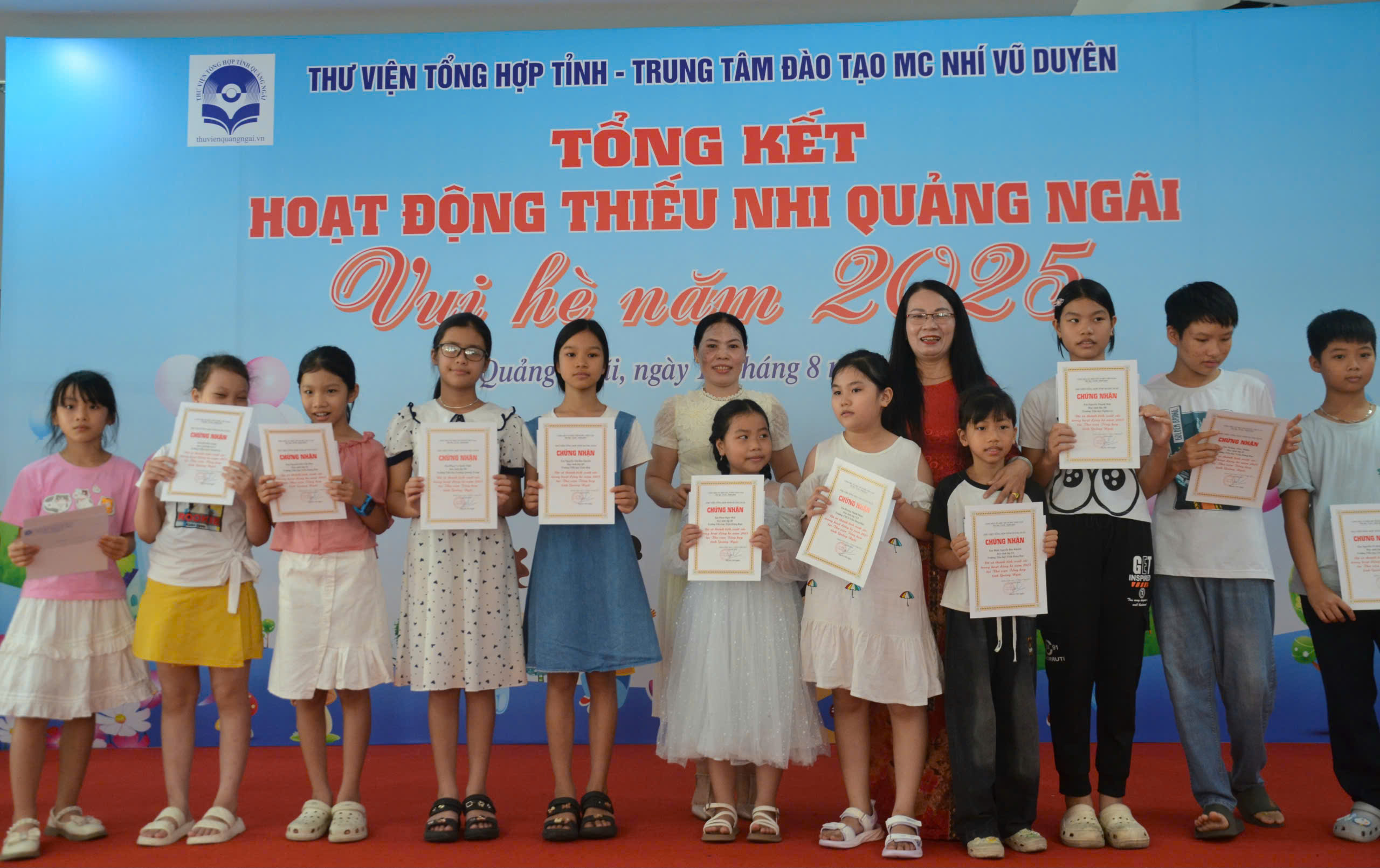 Vzrušující letní aktivity v knihovně Quang Ngai - foto 4