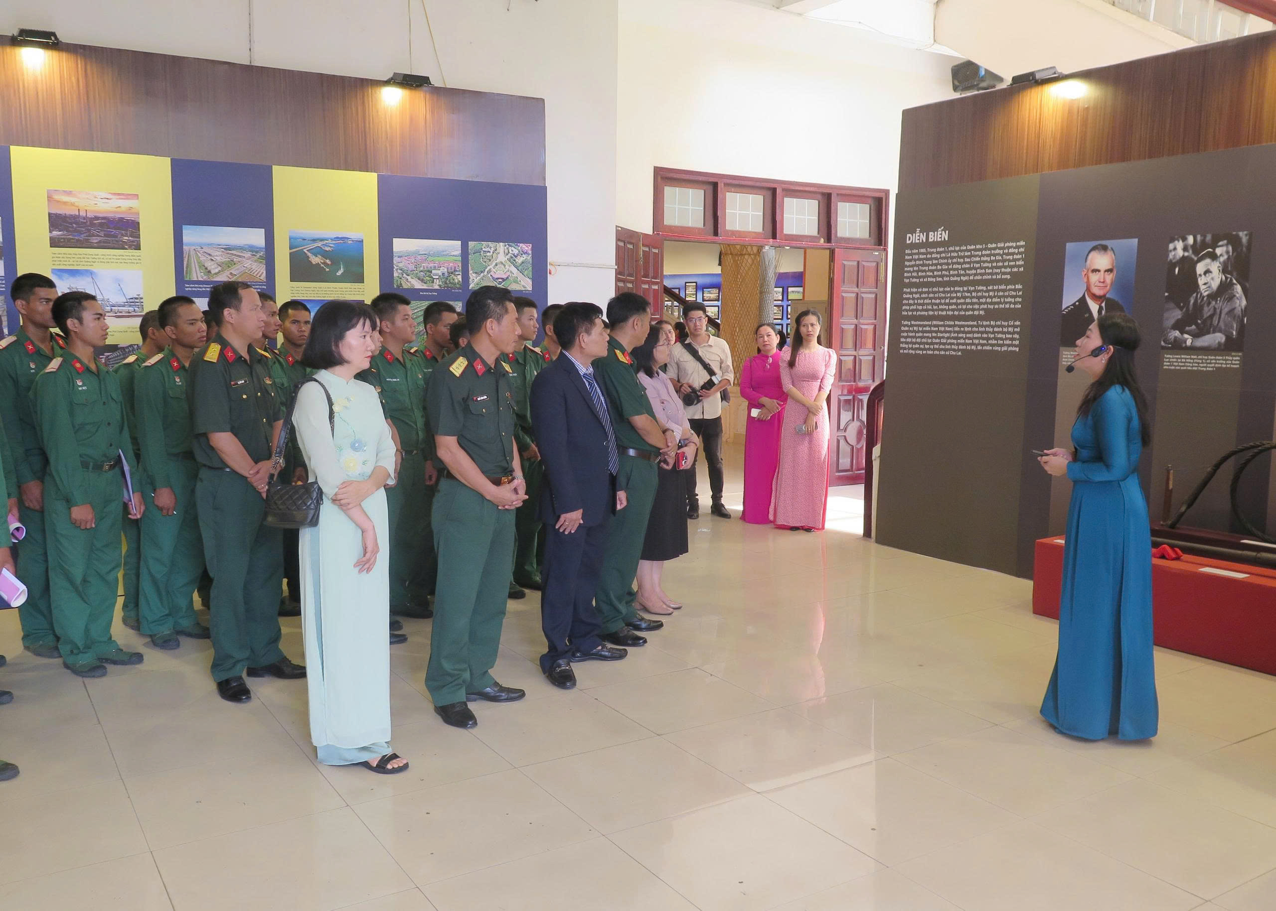 פתיחת התערוכה הנושאית לציון 80 שנה למהפכת אוגוסט ויום העצמאות הלאומי ב-2 בספטמבר - תמונה 2