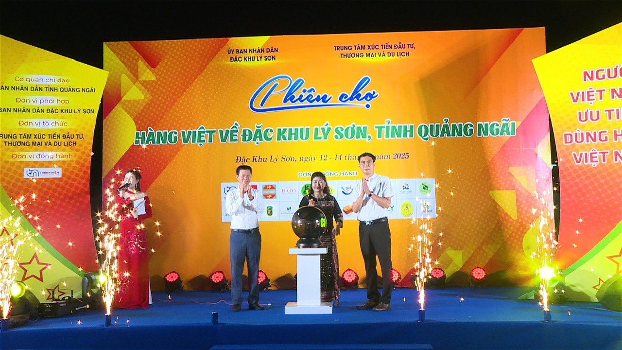 Phiên chợ hàng Việt về Đặc khu Lý Sơn