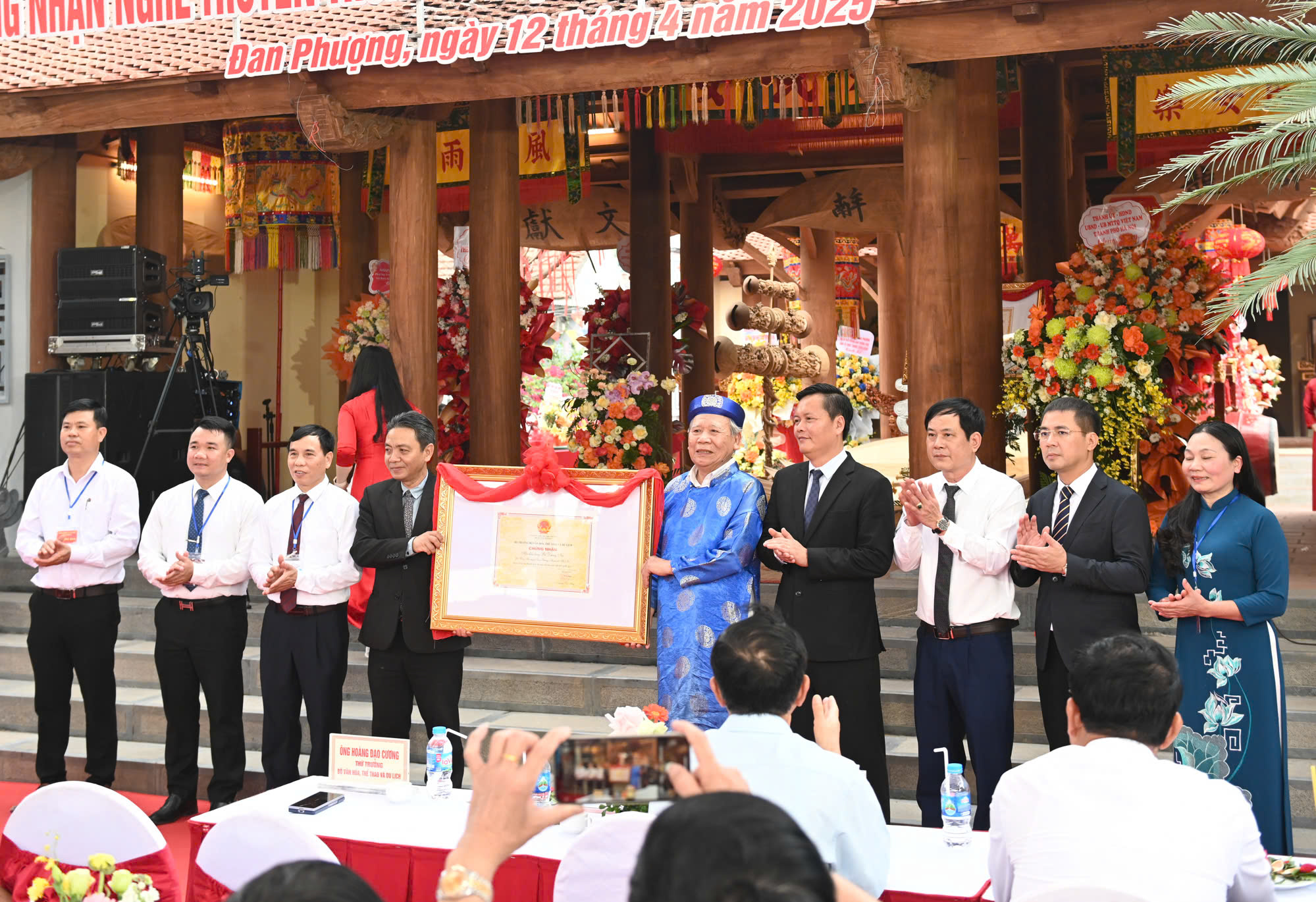 Mândria patrimoniului național imaterial „Festivalul Zmeelor din satul Ba Duong Noi” - fotografia 2