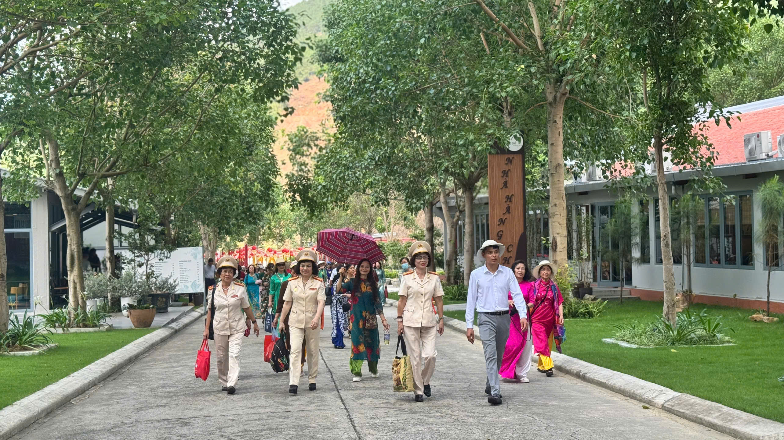 Upacara peringatan untuk generasi syahid heroik Keselamatan Awam Rakyat Vietnam - foto 5